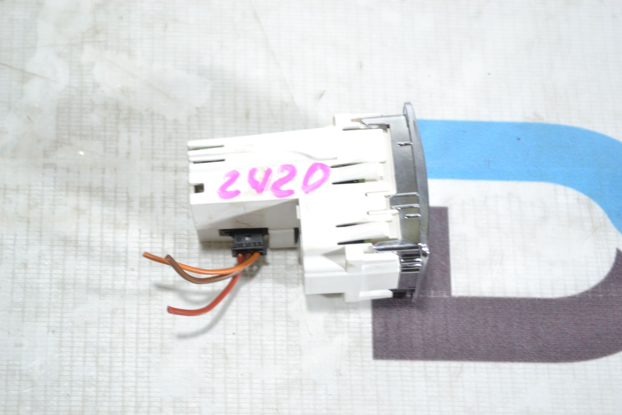 https://ycs.partsauto.market/partsauto-images/thmbs/userImages/b7628e092085f1f91467af1afb6e7630/part/94a1bc83-1de2-46e2-b9c3-b1aa2240b973_1780990643994.jpg