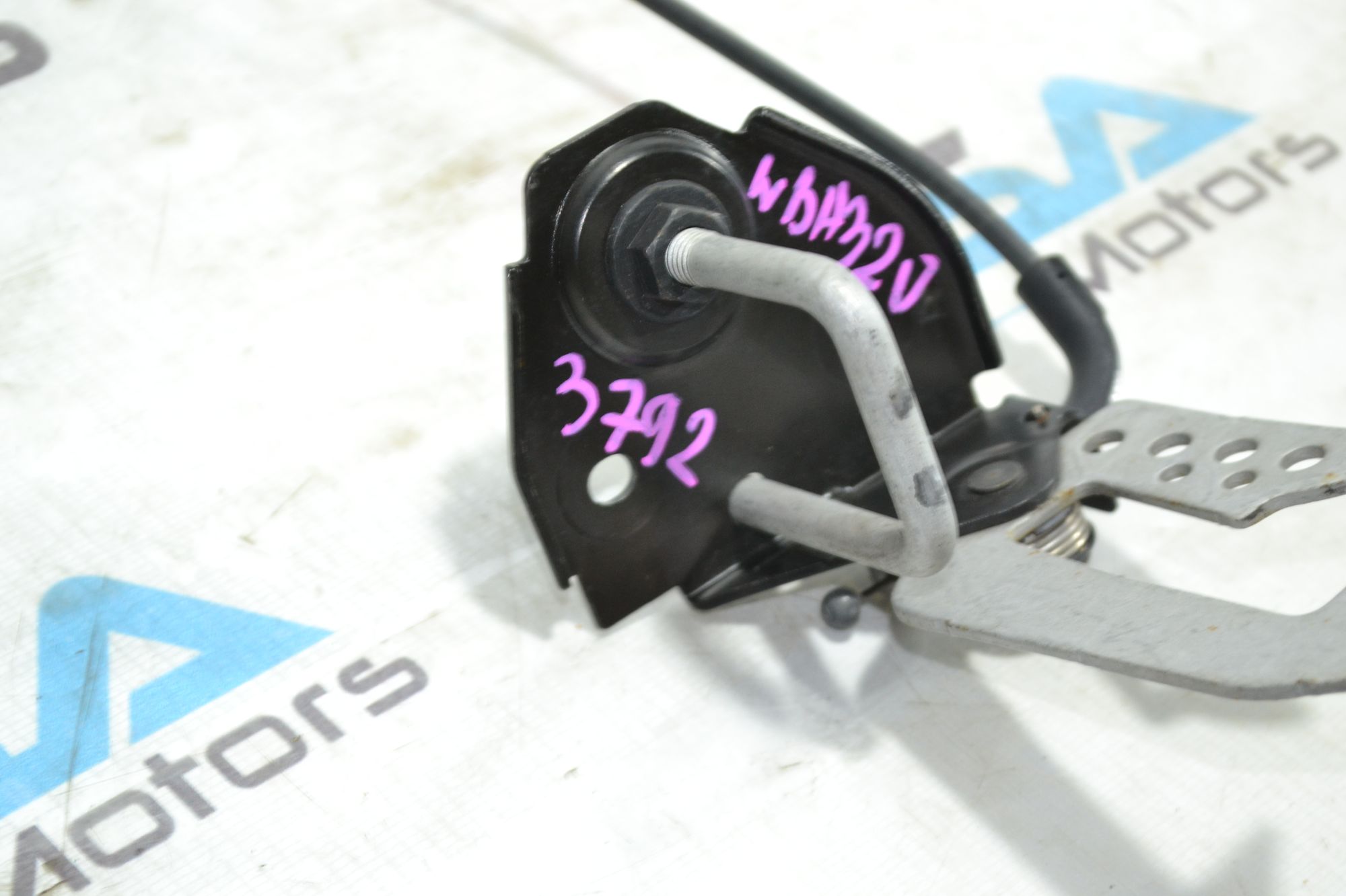 Крюк замка капота левый оригинал BMW 5 F10/F12/F01 из Японии, 1400 рублей, Кореновск