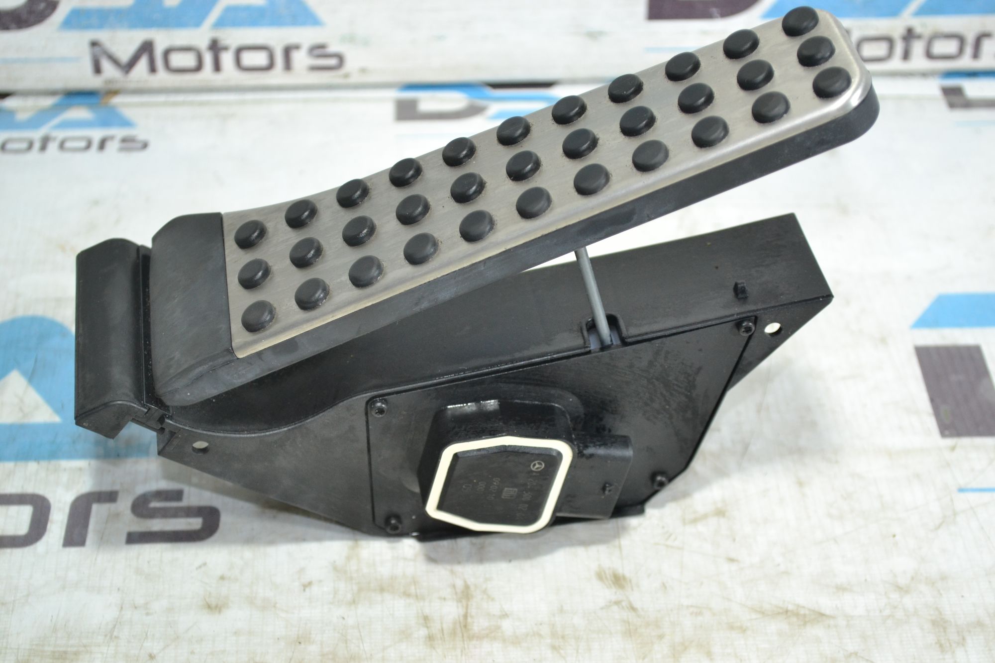 https://ycs.partsauto.market/partsauto-images/thmbs/userImages/b7628e092085f1f91467af1afb6e7630/part/9860e451-b7ec-4bd3-8920-810218822702_1785309863961.jpg