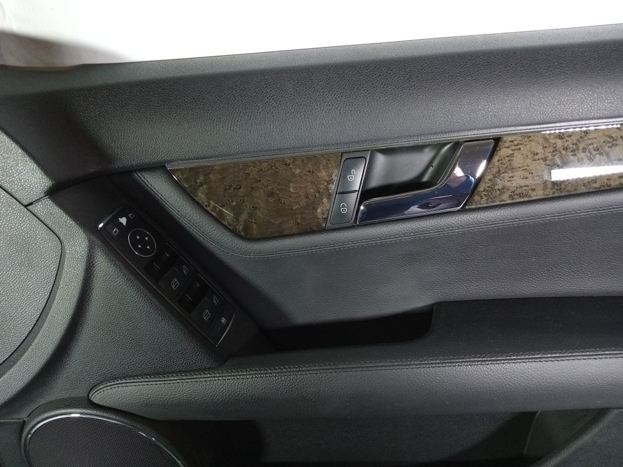 https://ycs.partsauto.market/partsauto-images/thmbs/userImages/b7628e092085f1f91467af1afb6e7630/part/98742beb-4c68-4b03-857b-3564f38ab0f4_1741266584086.jpg