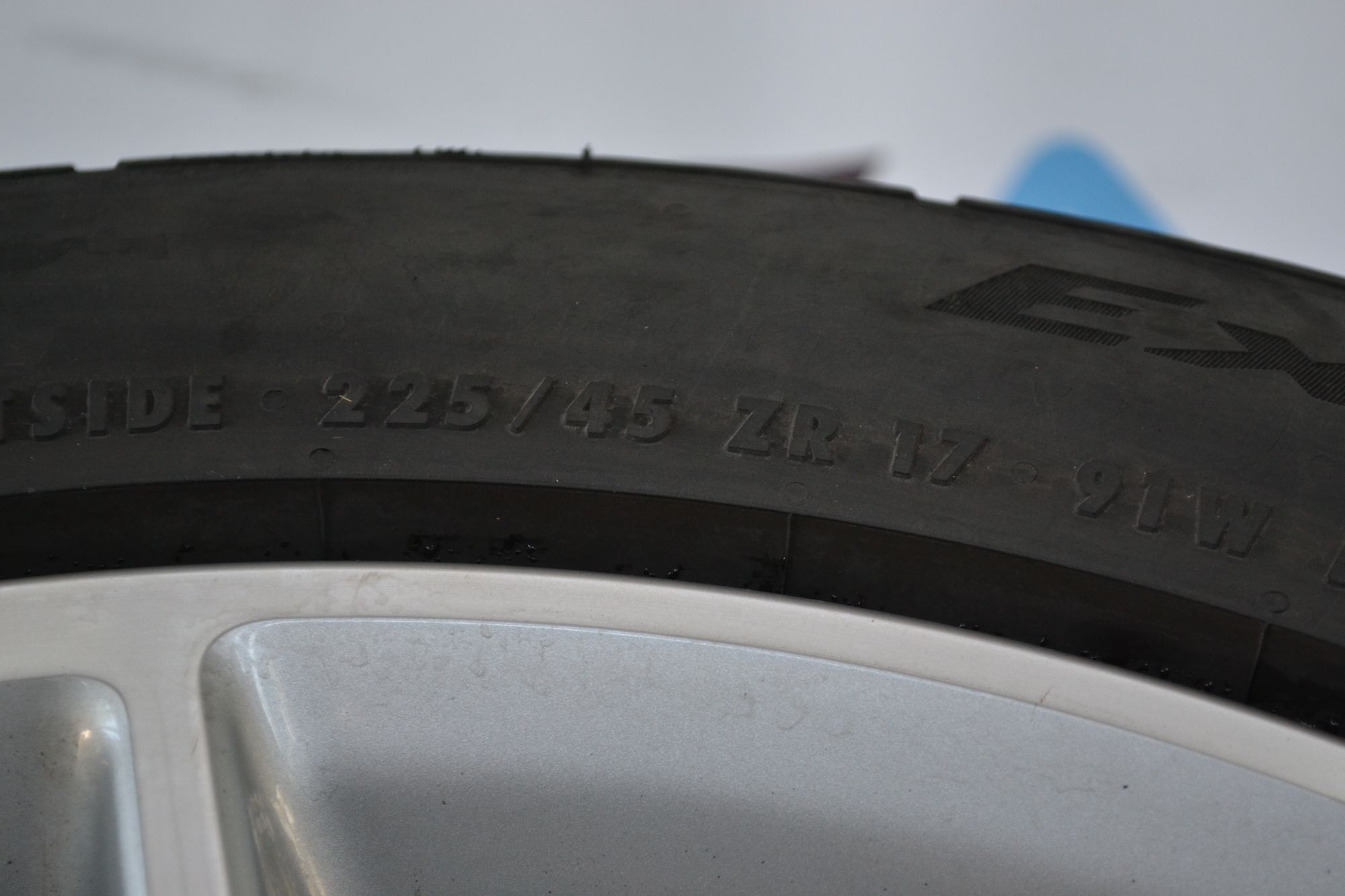 https://ycs.partsauto.market/partsauto-images/thmbs/userImages/b7628e092085f1f91467af1afb6e7630/part/98f7ba33-d83a-4dda-8a3a-73cfd6022db4_1784614543339.jpg