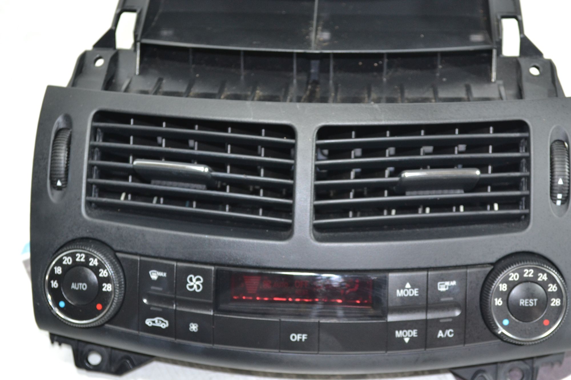 https://ycs.partsauto.market/partsauto-images/thmbs/userImages/b7628e092085f1f91467af1afb6e7630/part/997edd55-f7f9-4f8a-82ba-3346d4290146_1780379742996.jpg