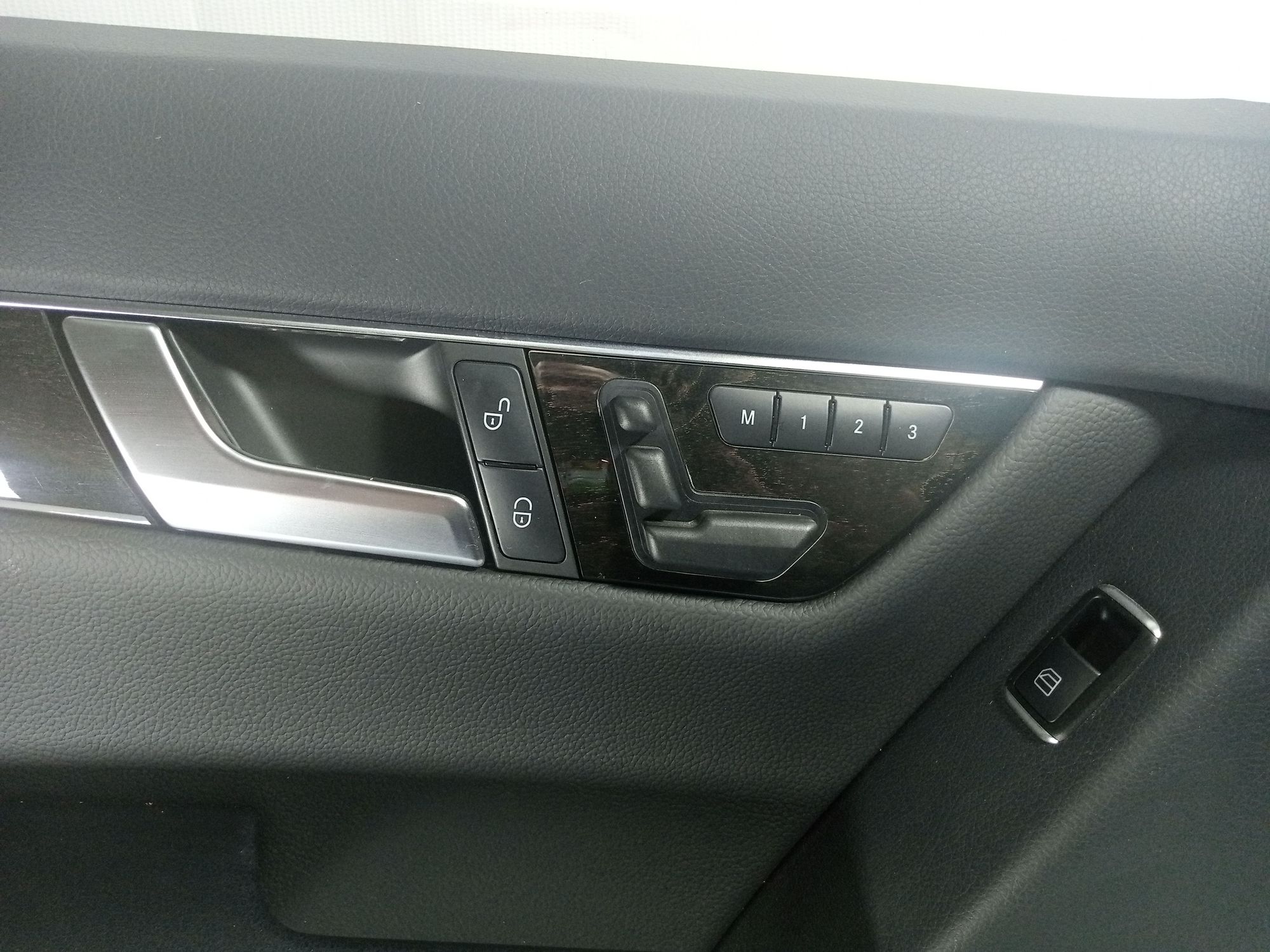 https://ycs.partsauto.market/partsauto-images/thmbs/userImages/b7628e092085f1f91467af1afb6e7630/part/99cf1a06-9581-42d6-9549-d749dede33bf_1719939092135.jpg