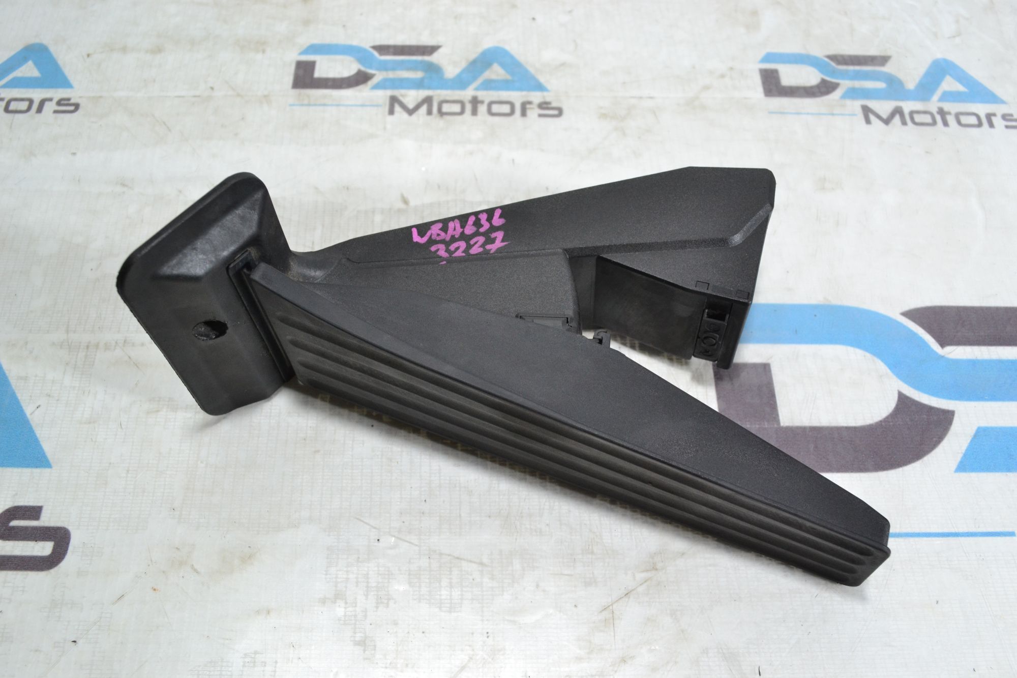 https://ycs.partsauto.market/partsauto-images/thmbs/userImages/b7628e092085f1f91467af1afb6e7630/part/99fe7b85-7559-42b3-8f3d-737c6a46653e_1780898098284.jpg