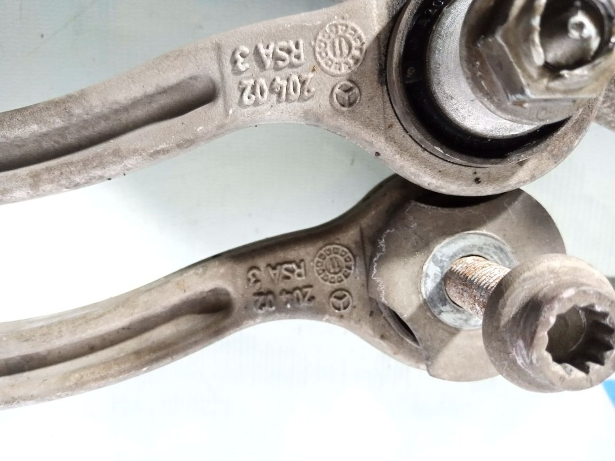 https://ycs.partsauto.market/partsauto-images/thmbs/userImages/b7628e092085f1f91467af1afb6e7630/part/9d86f953-2a83-43a3-b53c-9c91c43ed6fb_1740904933621.jpg