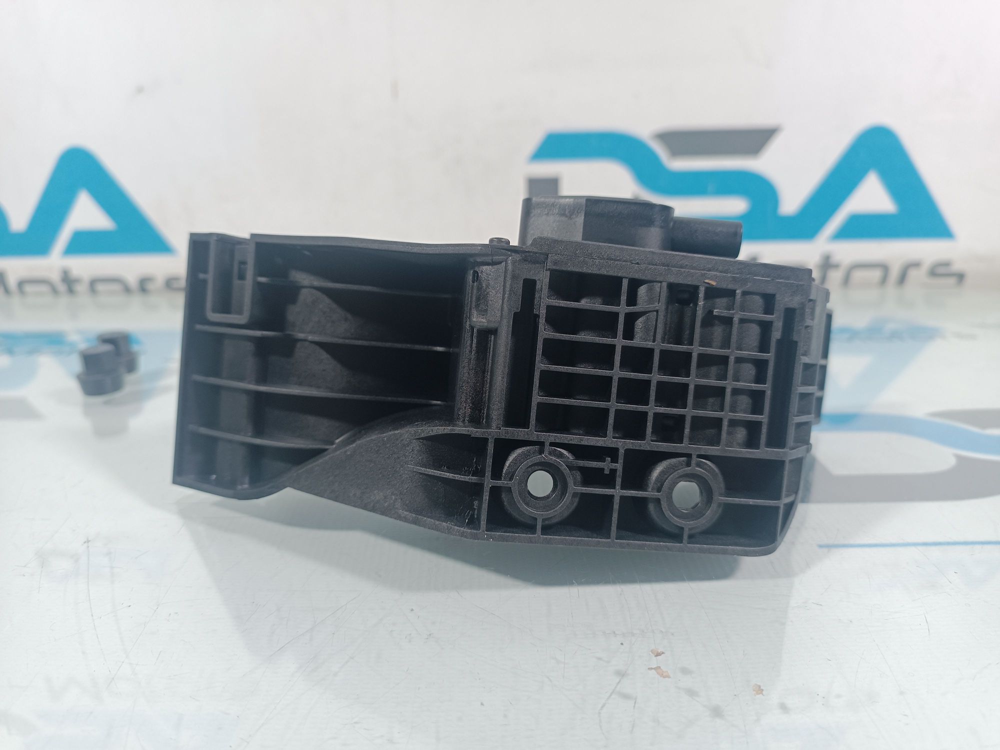 https://ycs.partsauto.market/partsauto-images/thmbs/userImages/b7628e092085f1f91467af1afb6e7630/part/9e047bda-da71-453a-b155-bbeed07e0948_1711458542415.jpg