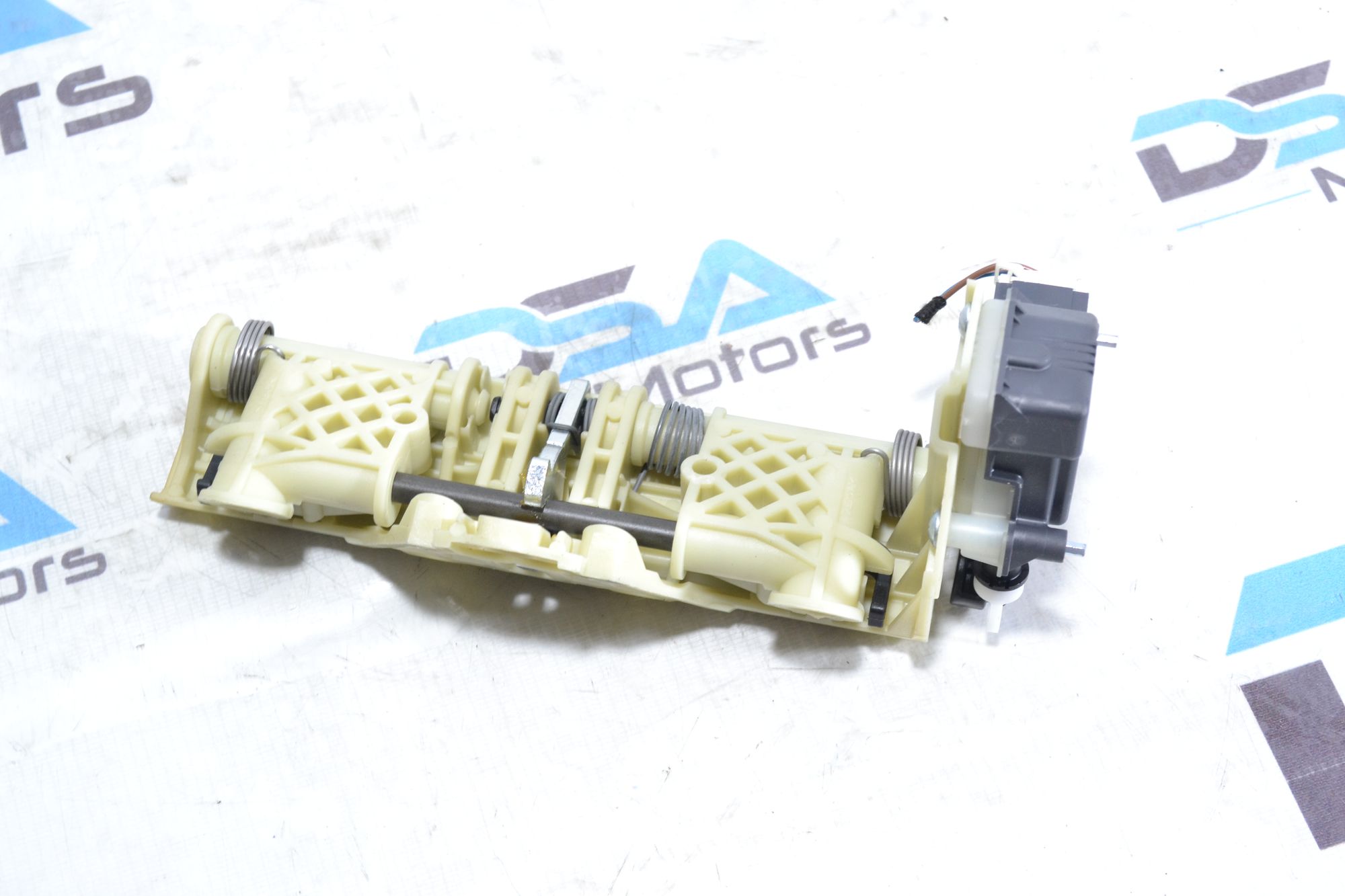 https://ycs.partsauto.market/partsauto-images/thmbs/userImages/b7628e092085f1f91467af1afb6e7630/part/9f4bbeb9-e62b-47ae-a19d-eefaac21e2e5_1780559262555.jpg