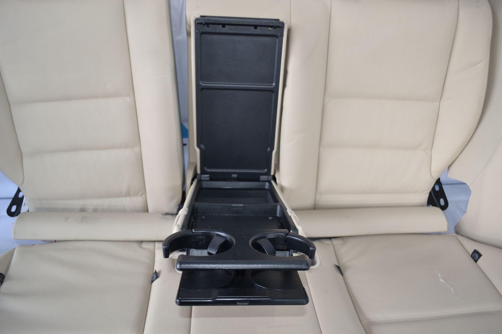 https://ycs.partsauto.market/partsauto-images/thmbs/userImages/b7628e092085f1f91467af1afb6e7630/part/a3c466c1-ffb1-4dc1-98d6-687c3100b738_1777368605946.jpg