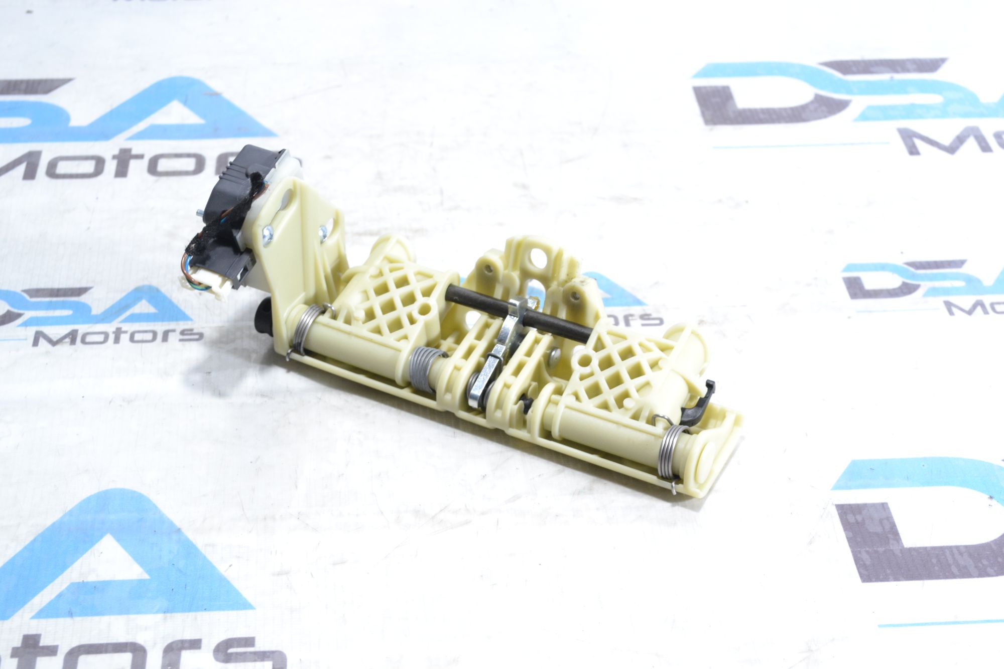 https://ycs.partsauto.market/partsauto-images/thmbs/userImages/b7628e092085f1f91467af1afb6e7630/part/a3d54360-1055-4eb3-a8e7-51e97d372d93_1780558023749.jpg