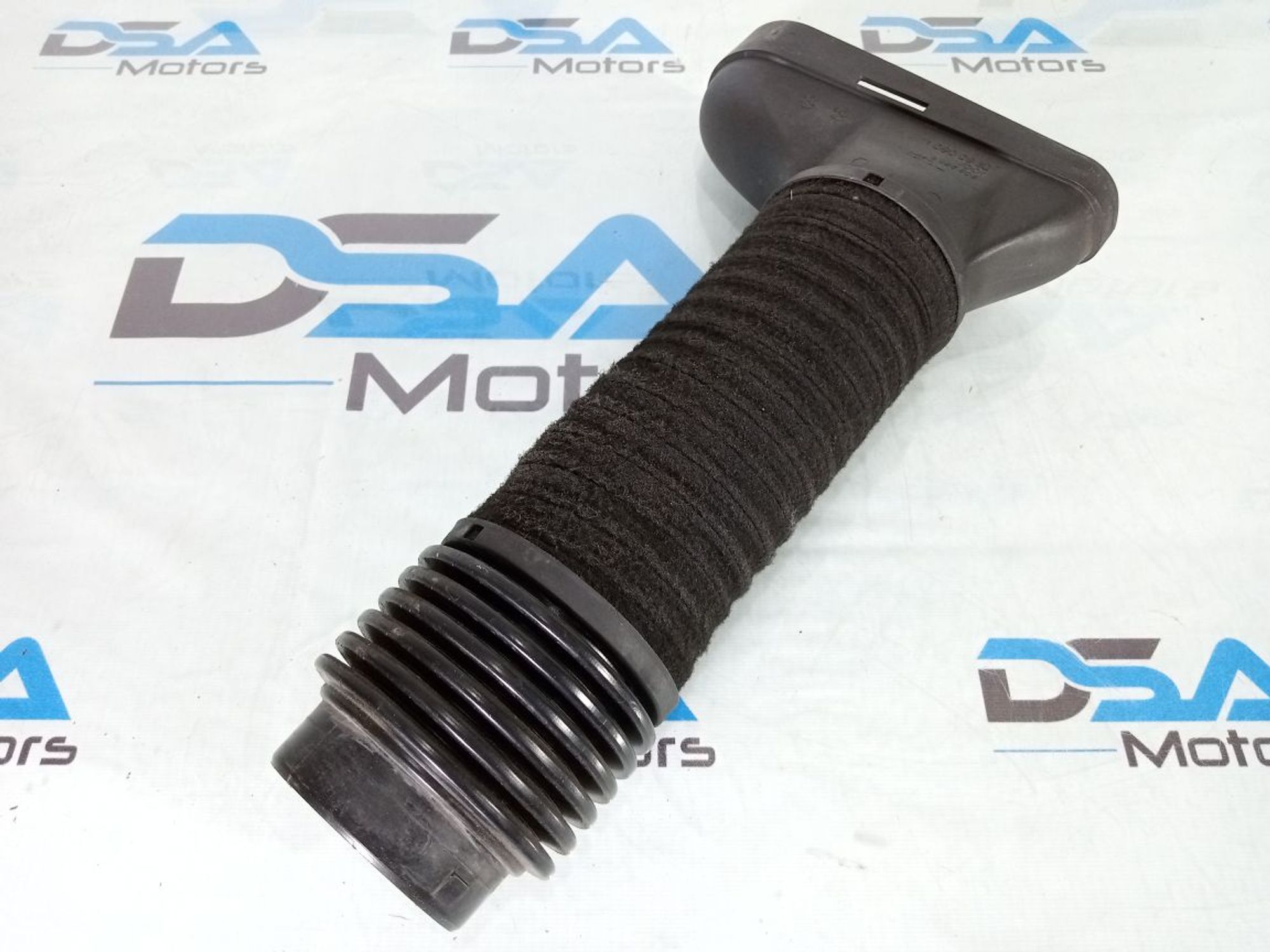 https://ycs.partsauto.market/partsauto-images/thmbs/userImages/b7628e092085f1f91467af1afb6e7630/part/a66ae6c5-798d-48e5-994f-ef96334309a6_1731859299671.jpg