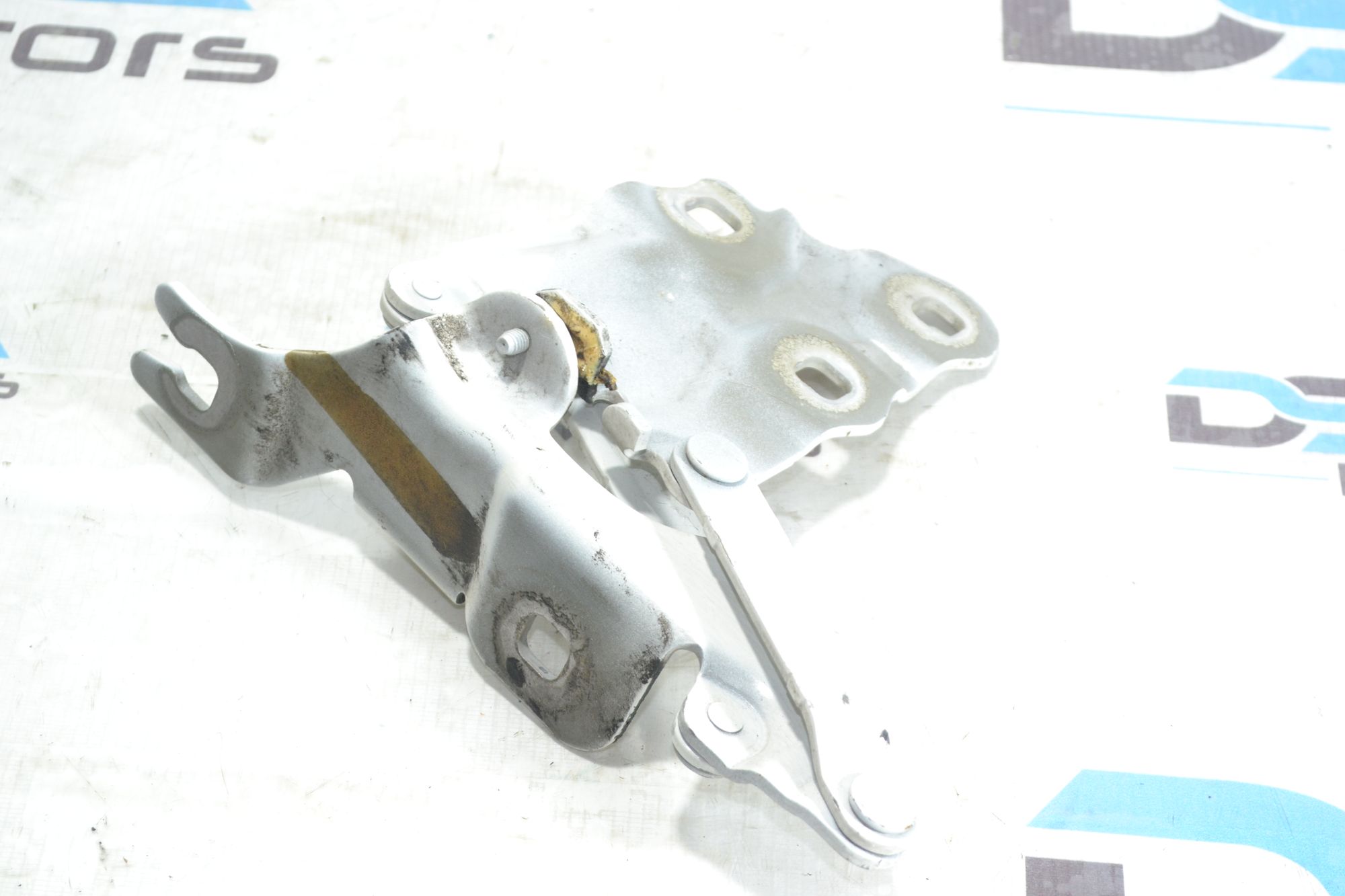 https://ycs.partsauto.market/partsauto-images/thmbs/userImages/b7628e092085f1f91467af1afb6e7630/part/a8fae730-91d8-4e07-97e4-e039c9bad985_1781172171041.jpg