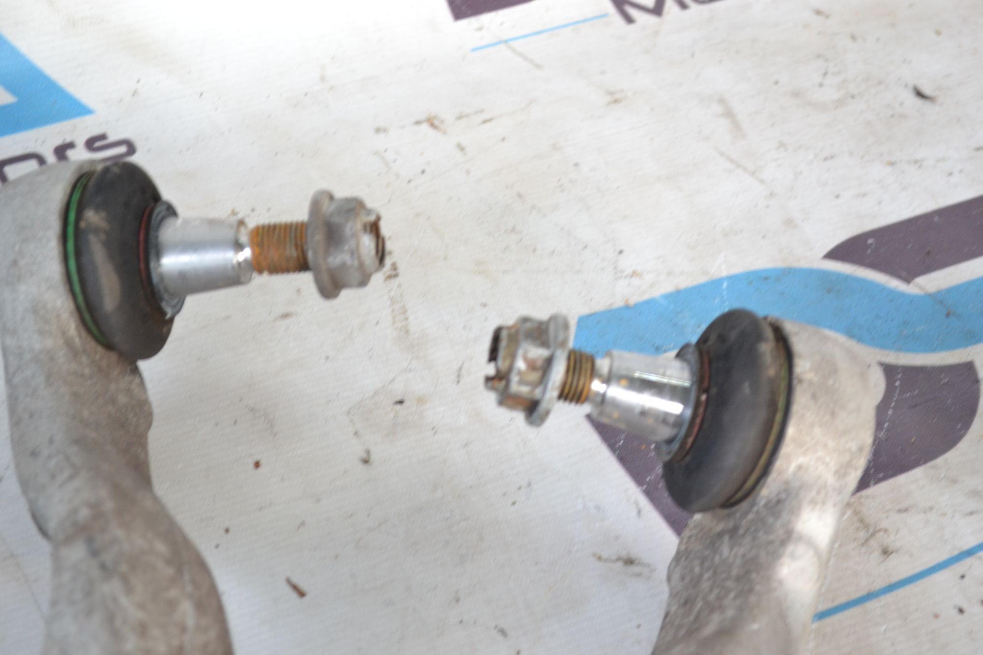 https://ycs.partsauto.market/partsauto-images/thmbs/userImages/b7628e092085f1f91467af1afb6e7630/part/ab7b2ba2-af71-4b54-b7fa-47859888d7ec_1785157311056.jpg