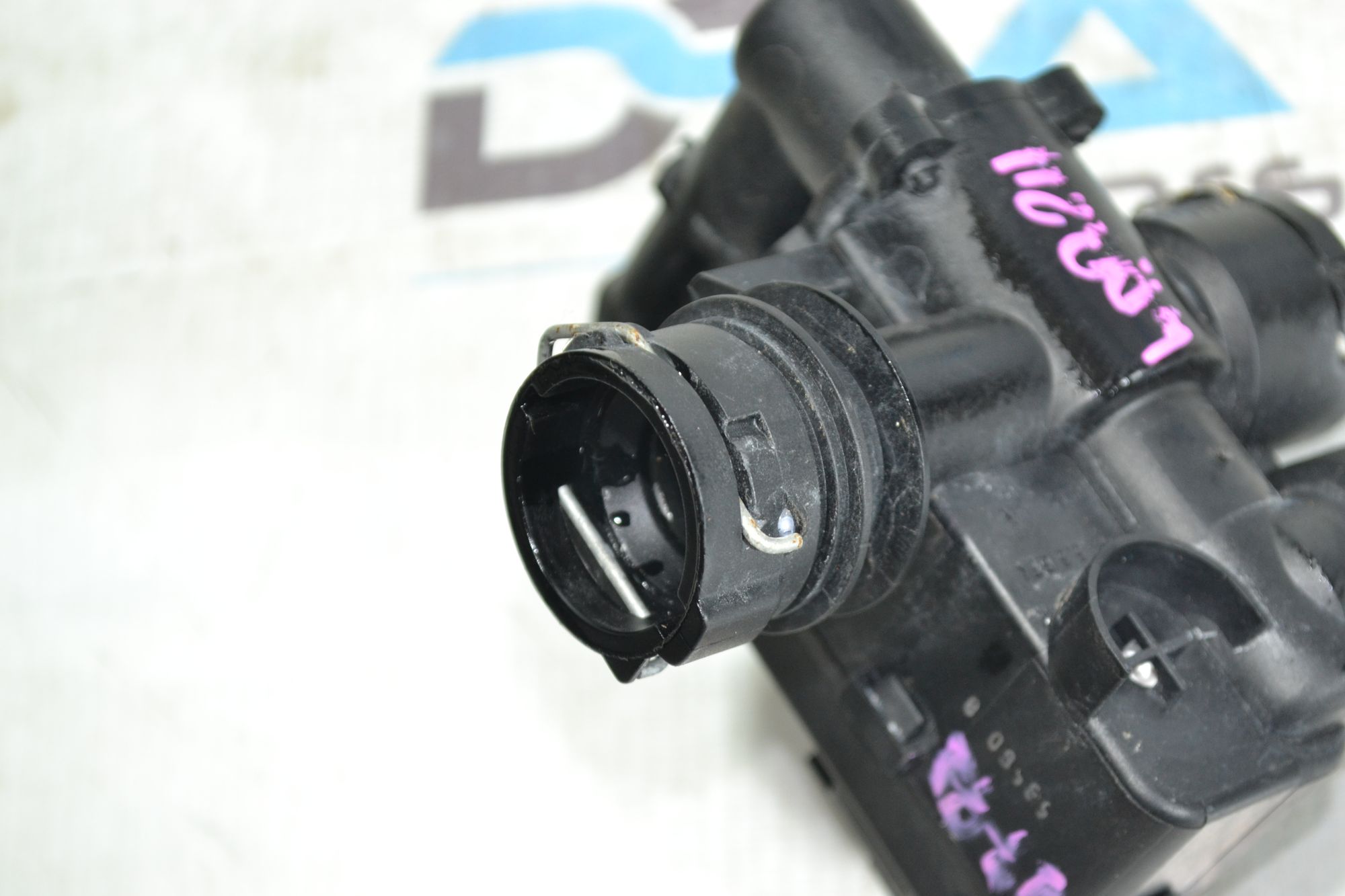 https://ycs.partsauto.market/partsauto-images/thmbs/userImages/b7628e092085f1f91467af1afb6e7630/part/b49fa93d-0f3a-4338-9b65-c59c73b216f6_1780490315330.jpg