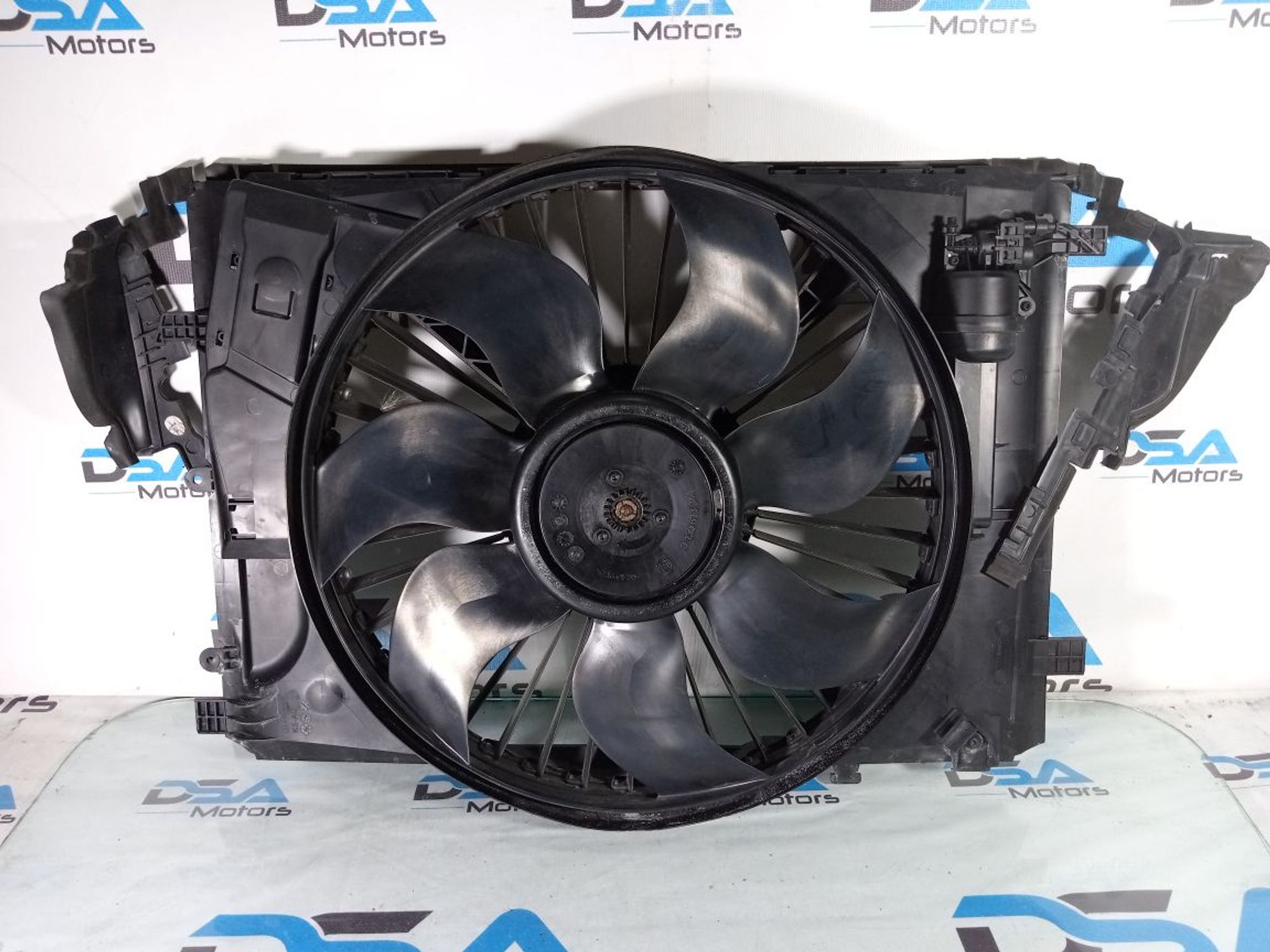 https://ycs.partsauto.market/partsauto-images/thmbs/userImages/b7628e092085f1f91467af1afb6e7630/part/b74e5b37-6640-4dd8-88e3-ffafb52ab892_1734111554713.jpg