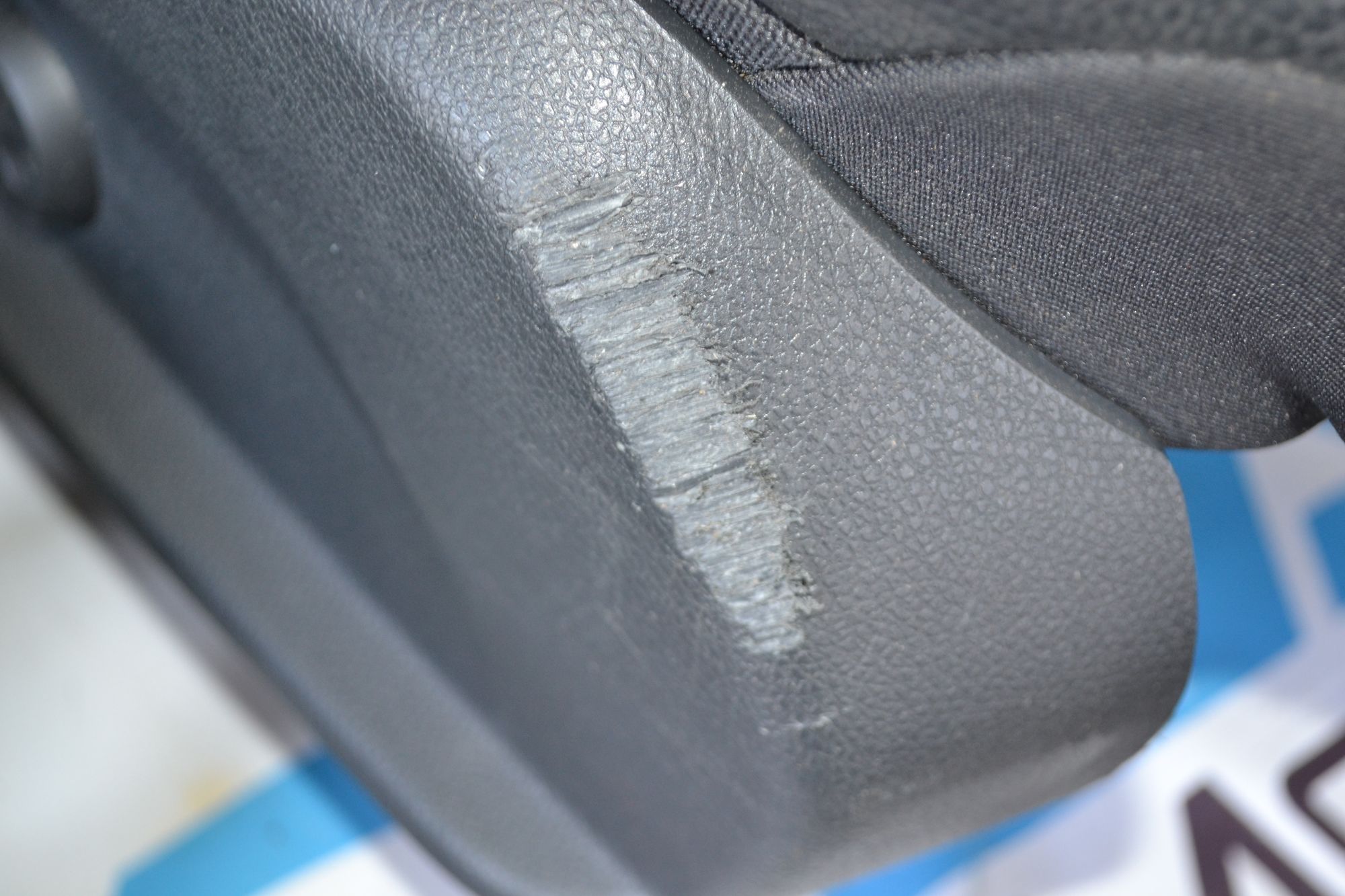 https://ycs.partsauto.market/partsauto-images/thmbs/userImages/b7628e092085f1f91467af1afb6e7630/part/b7a8779b-fcab-4ab5-8fb5-fe3fb33f6cf1_1783945892537.jpg