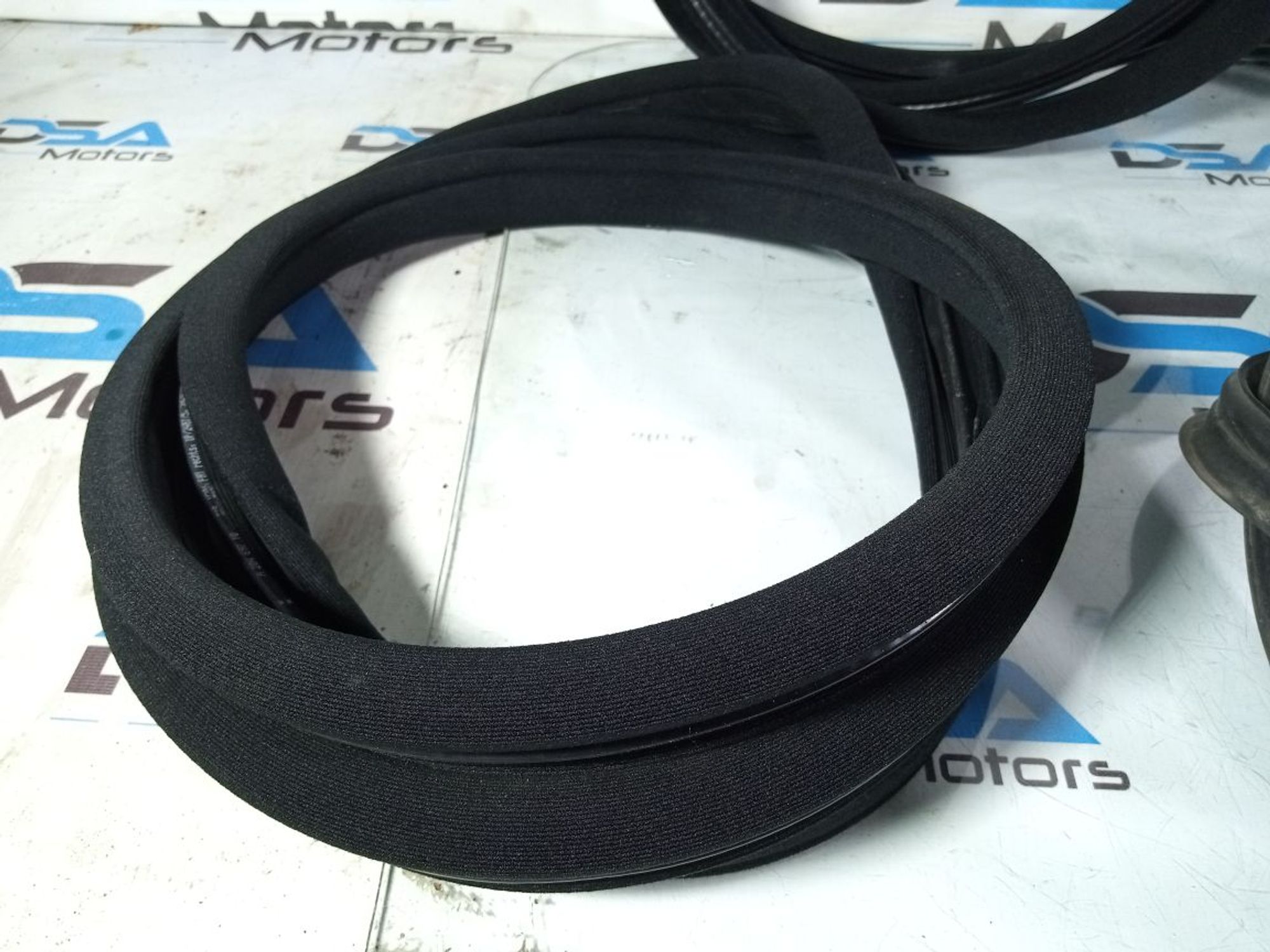 https://ycs.partsauto.market/partsauto-images/thmbs/userImages/b7628e092085f1f91467af1afb6e7630/part/b8bda676-30c2-4171-a20c-c192ccbea304_1737013315277.jpg