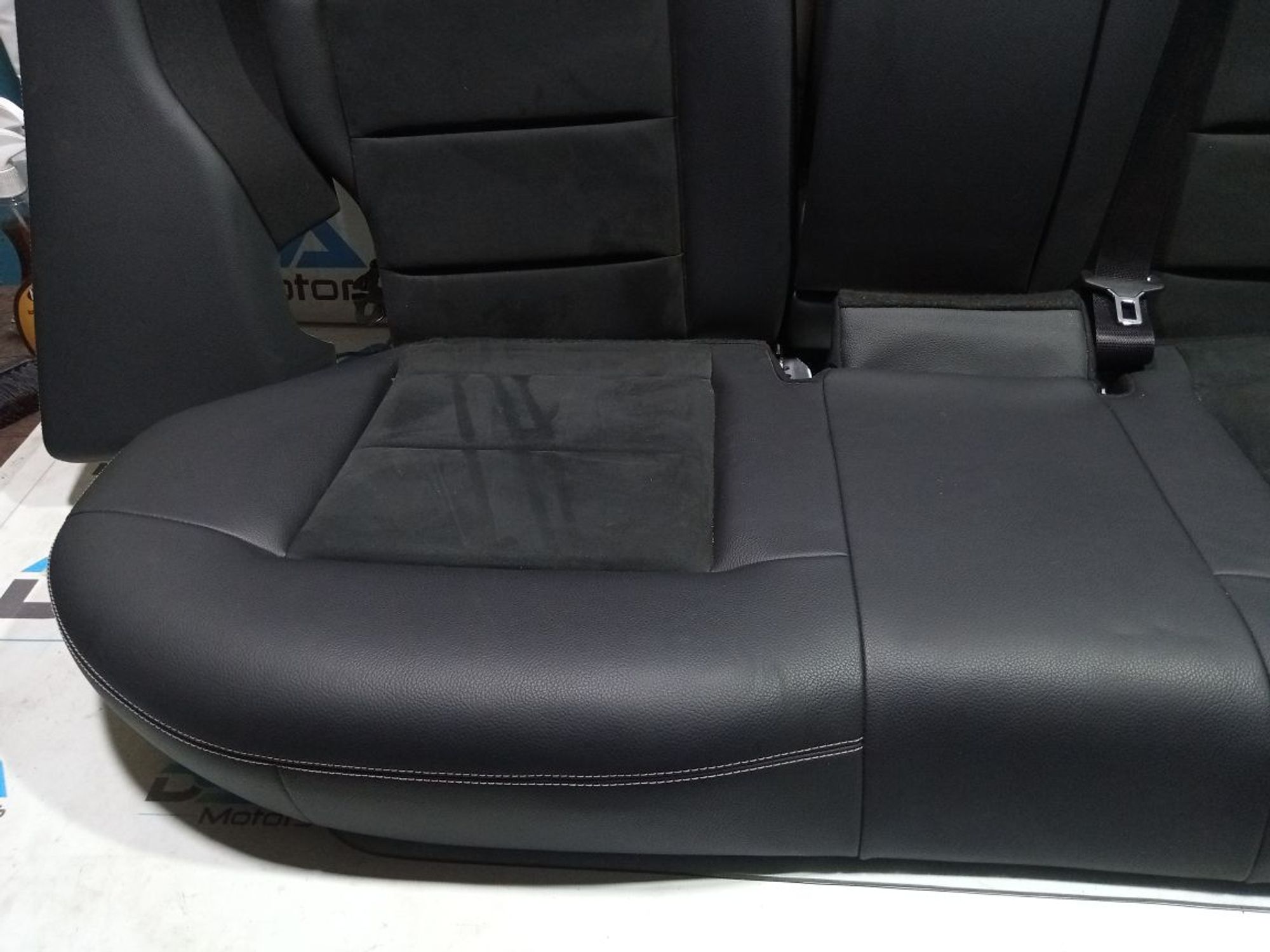 https://ycs.partsauto.market/partsauto-images/thmbs/userImages/b7628e092085f1f91467af1afb6e7630/part/b93bd432-7a7d-4e7a-8702-75f1780aac40_1749037446258.jpg