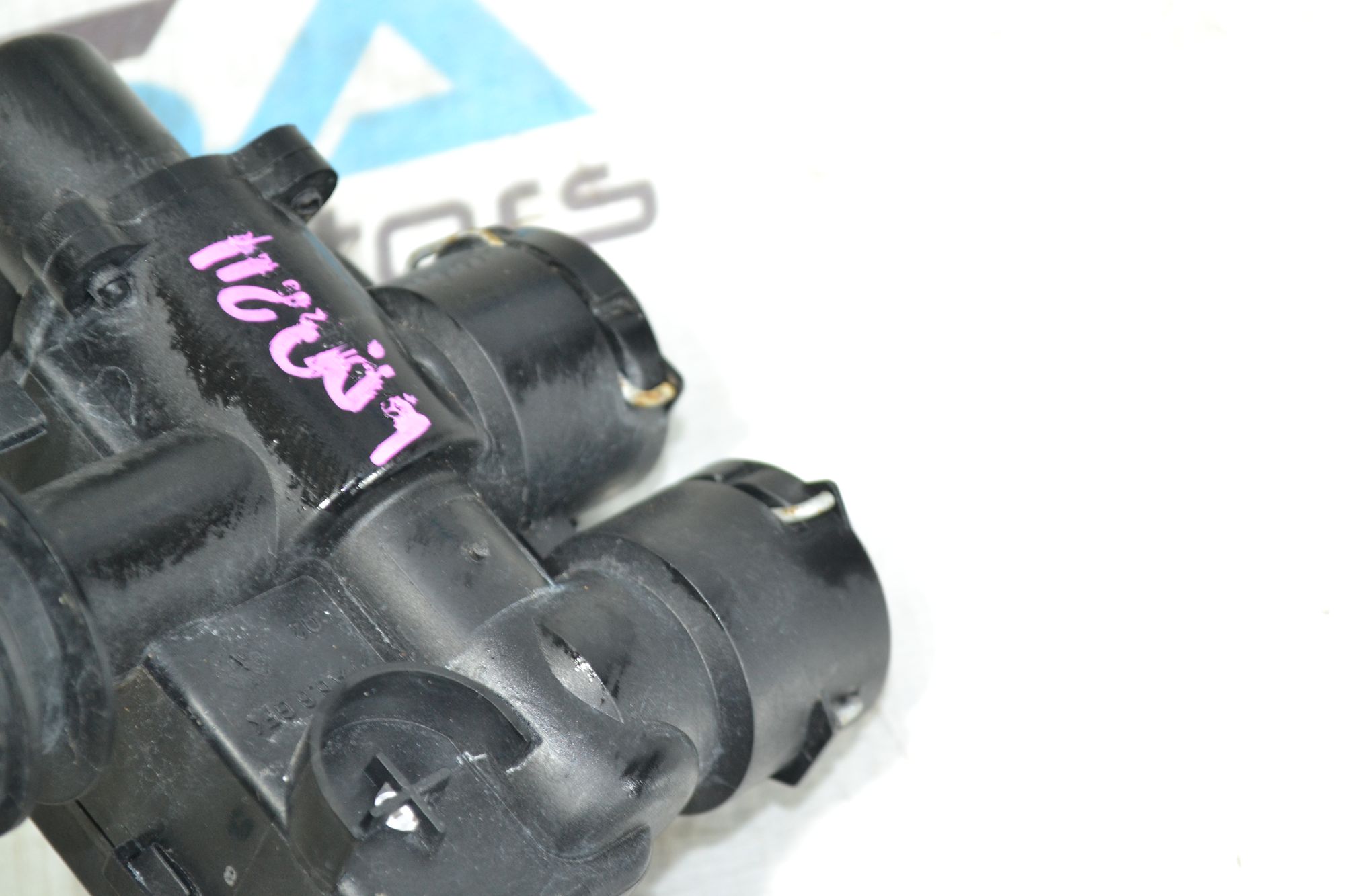 https://ycs.partsauto.market/partsauto-images/thmbs/userImages/b7628e092085f1f91467af1afb6e7630/part/c1aac429-9349-44ba-8f59-be9f202706ea_1780490316214.jpg