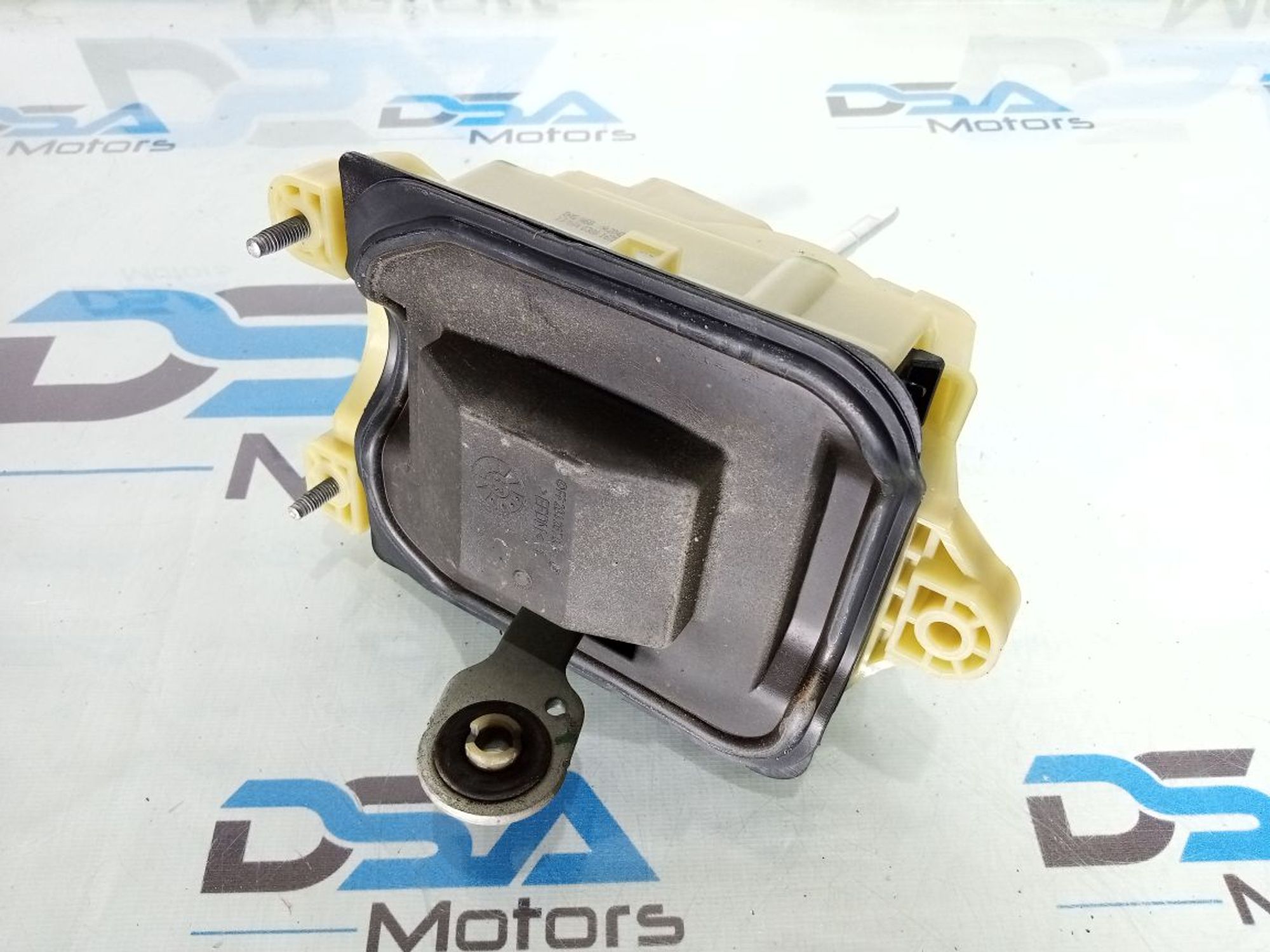 https://ycs.partsauto.market/partsauto-images/thmbs/userImages/b7628e092085f1f91467af1afb6e7630/part/c29572b6-30fb-401c-8f52-276557bfeba7_1733848590201.jpg