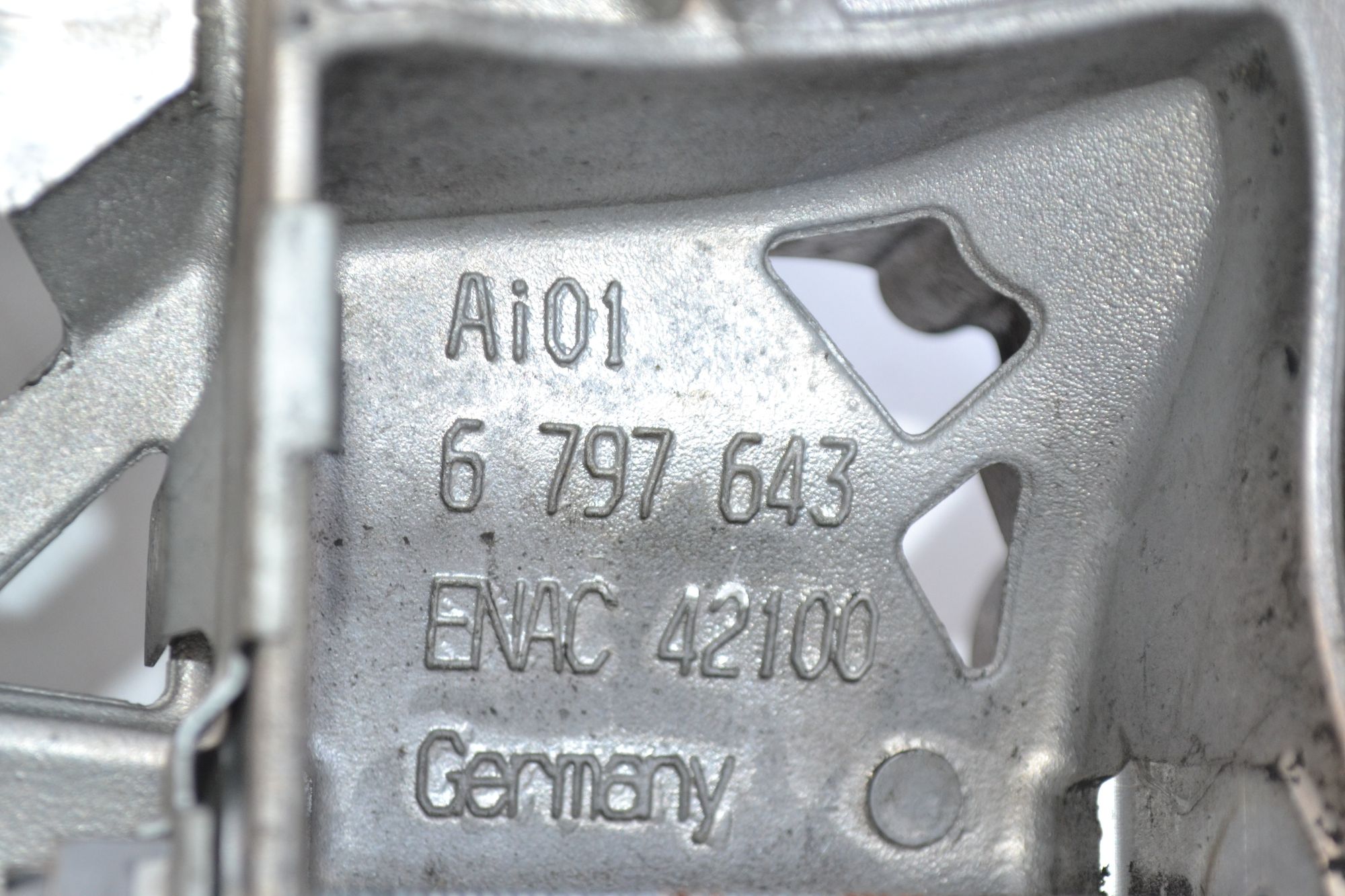 https://ycs.partsauto.market/partsauto-images/thmbs/userImages/b7628e092085f1f91467af1afb6e7630/part/c6bc6e6c-8910-483a-aaae-b91bdfb2025c_1785411483742.jpg
