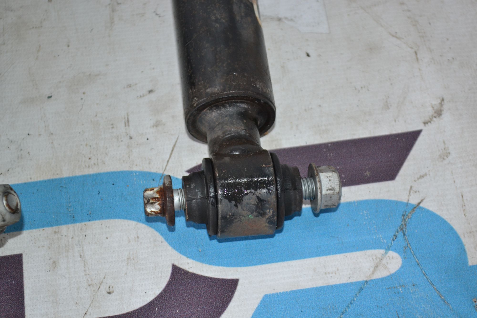 https://ycs.partsauto.market/partsauto-images/thmbs/userImages/b7628e092085f1f91467af1afb6e7630/part/cb0414b9-13a1-467a-8475-42cd9599d363_1785147854333.jpg
