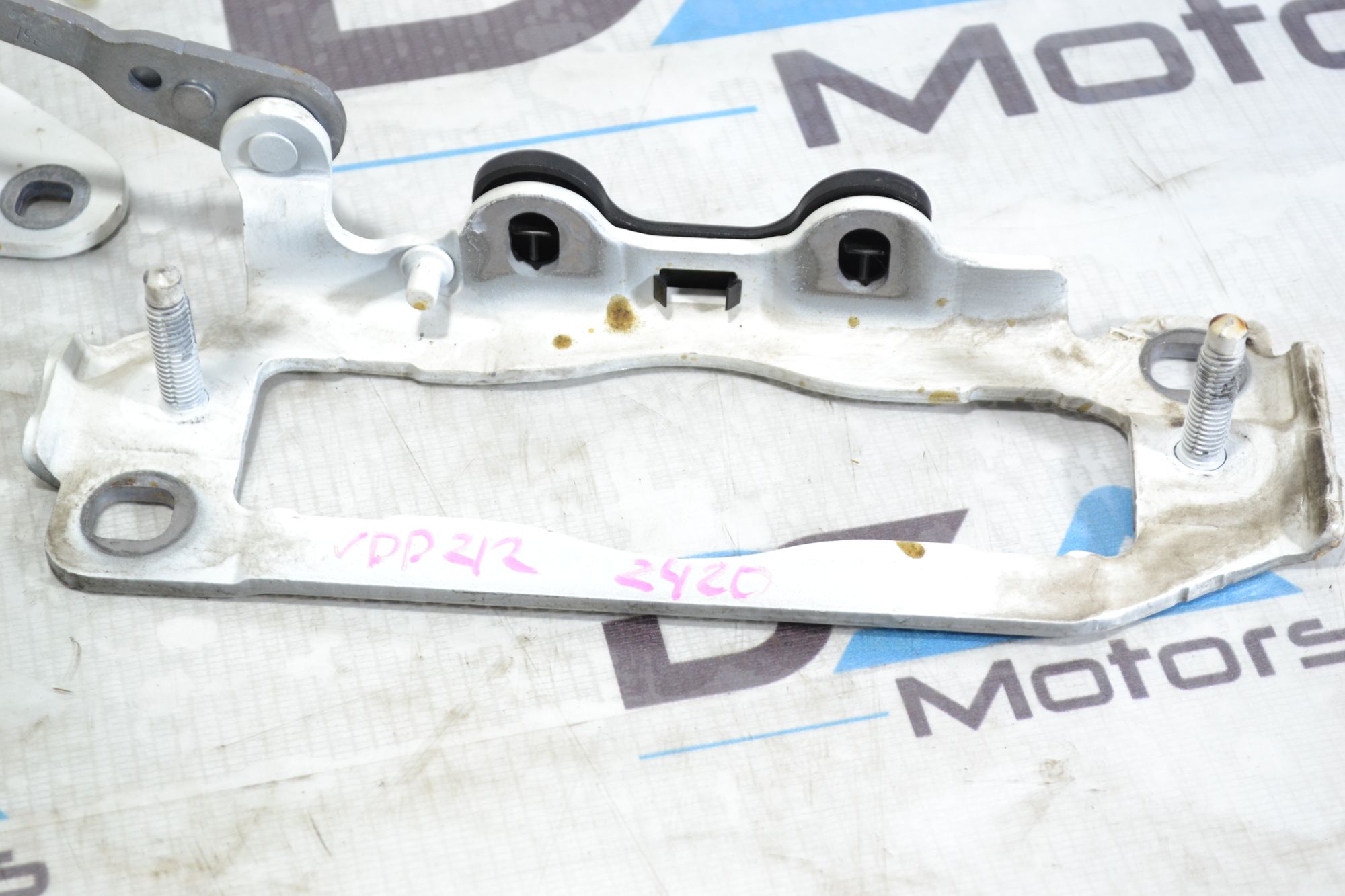 https://ycs.partsauto.market/partsauto-images/thmbs/userImages/b7628e092085f1f91467af1afb6e7630/part/cca60e1c-7349-430c-a78d-92717c2c8681_1781269116516.jpg