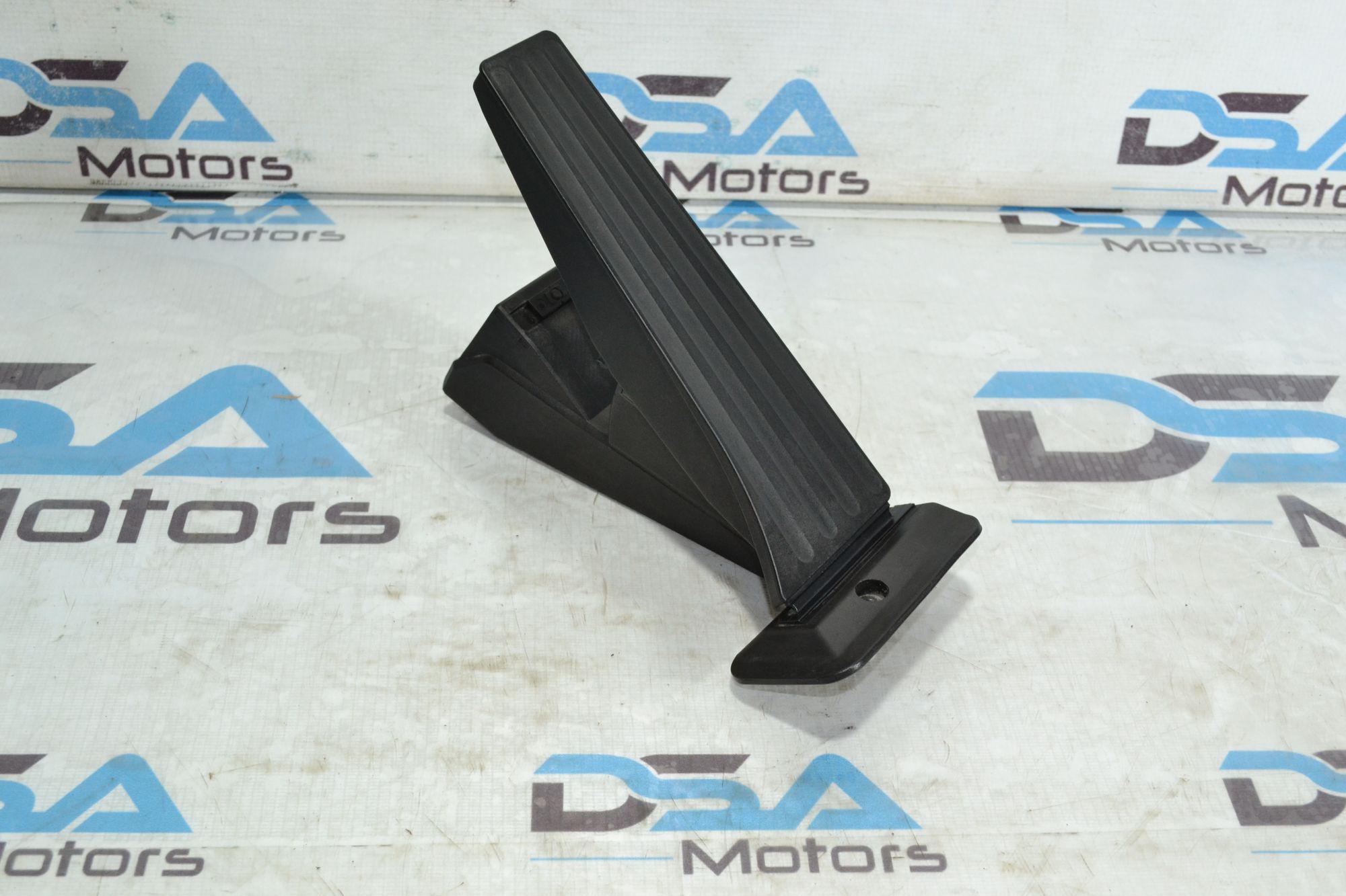 https://ycs.partsauto.market/partsauto-images/thmbs/userImages/b7628e092085f1f91467af1afb6e7630/part/ce5a619b-076e-4486-94ca-9f382d0f539e_1780897562956.jpg