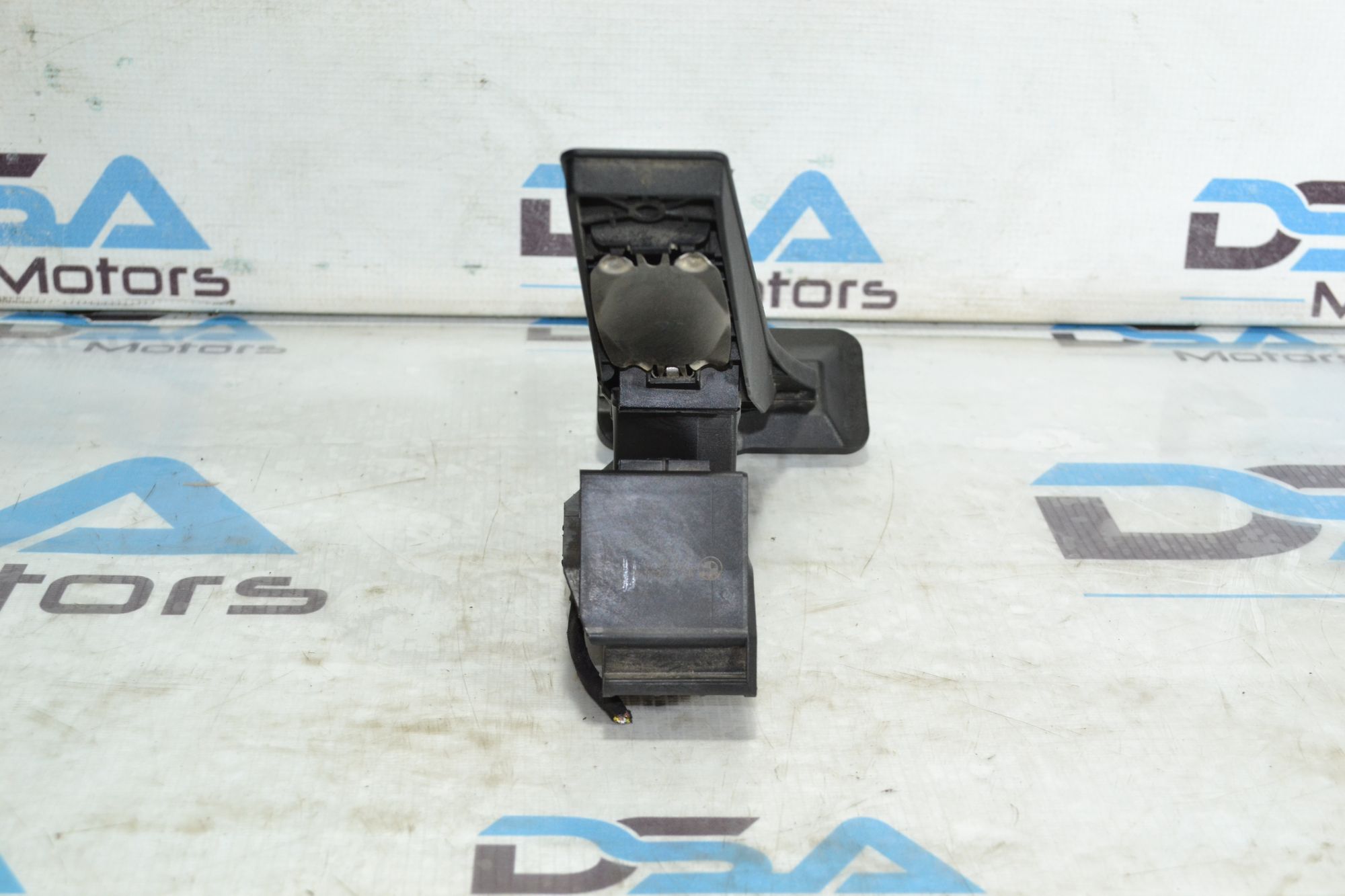https://ycs.partsauto.market/partsauto-images/thmbs/userImages/b7628e092085f1f91467af1afb6e7630/part/cead0755-43e1-48ad-94b1-1e5eb4987b42_1780897560390.jpg