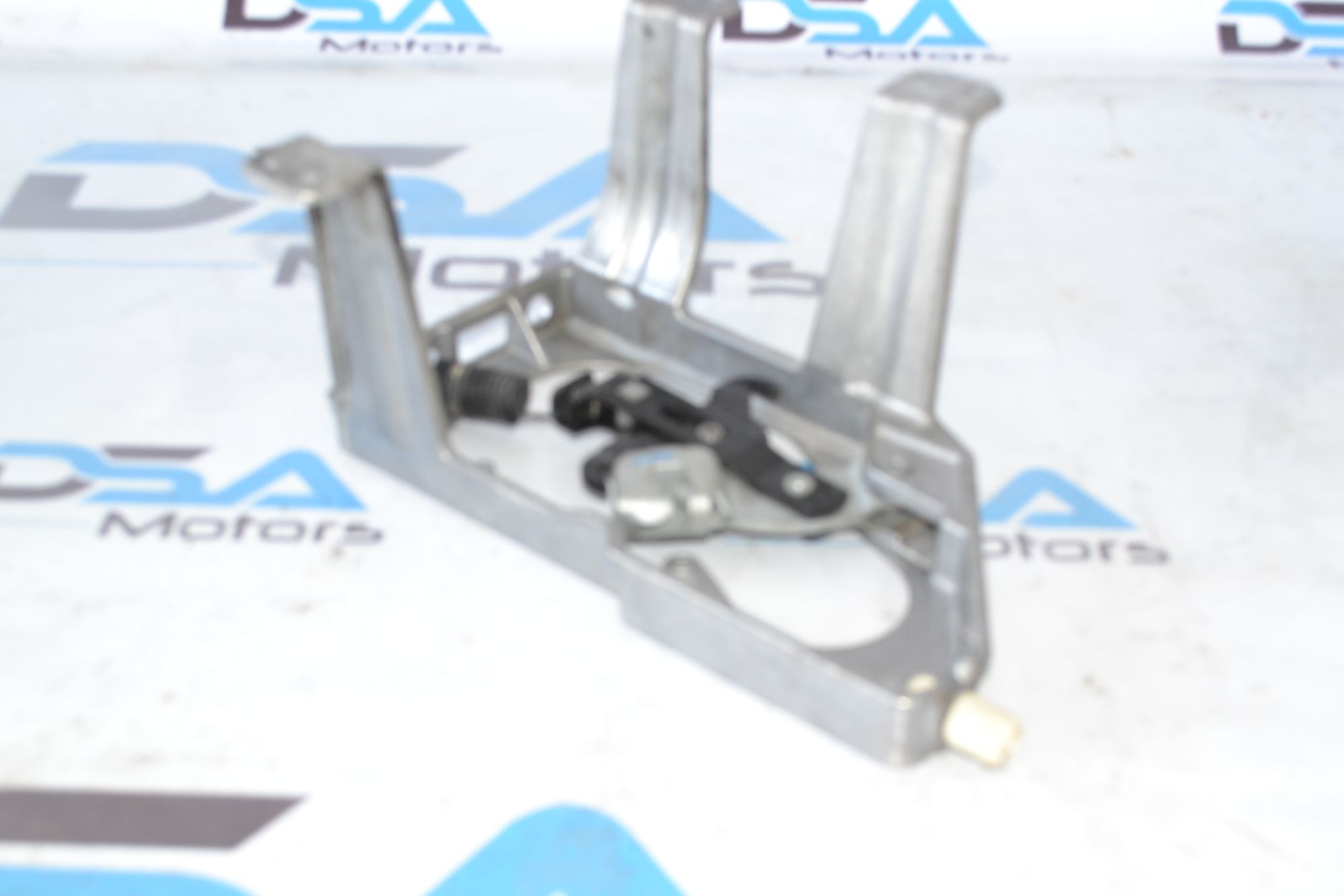 https://ycs.partsauto.market/partsauto-images/thmbs/userImages/b7628e092085f1f91467af1afb6e7630/part/cfb4dacd-c497-4ddc-b768-7b7a069c10fb_1781527107360.jpg