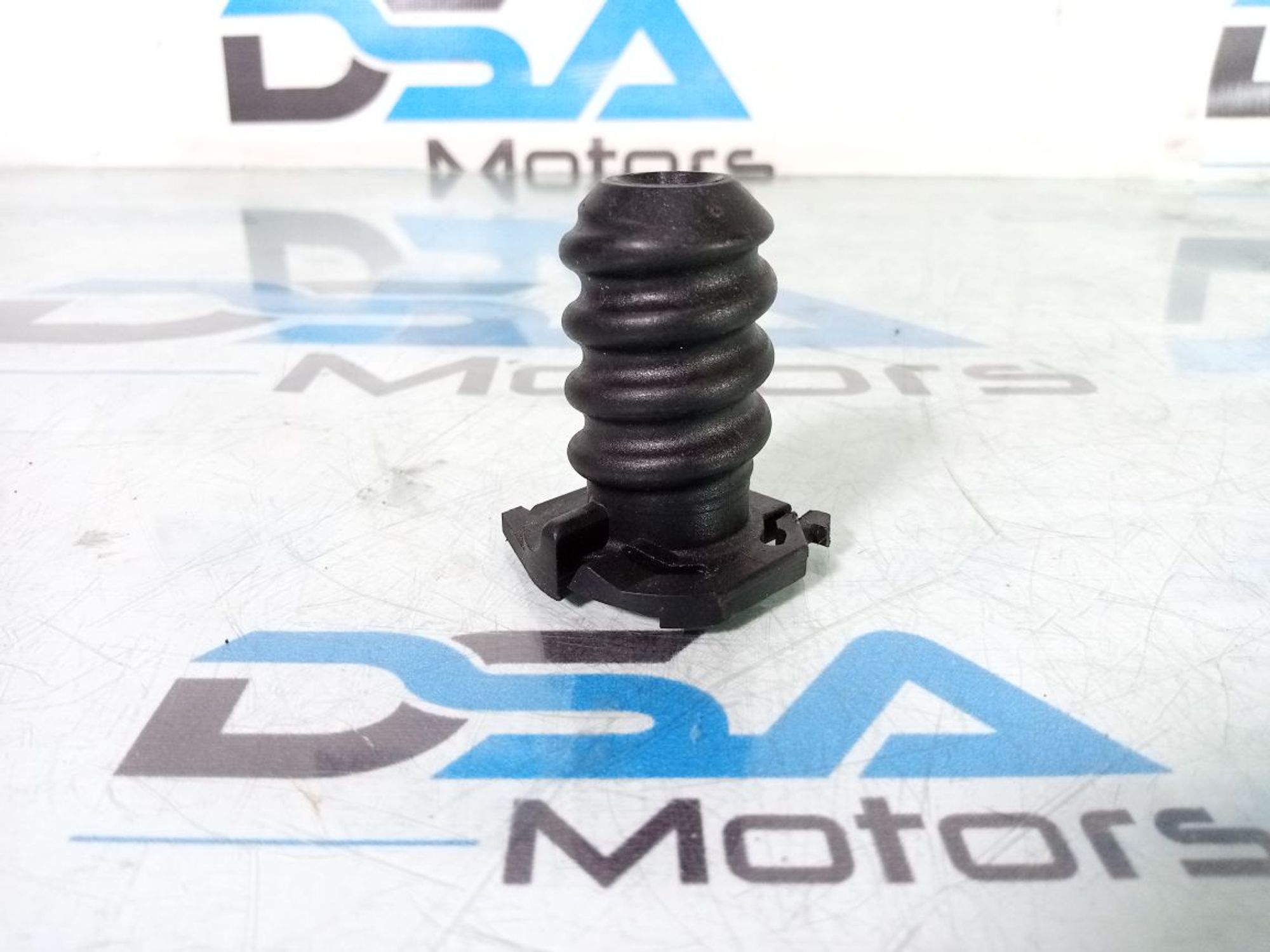 https://ycs.partsauto.market/partsauto-images/thmbs/userImages/b7628e092085f1f91467af1afb6e7630/part/d2ccadd4-1158-4f78-847b-3ed1b9b51b9f_1735987590884.jpg