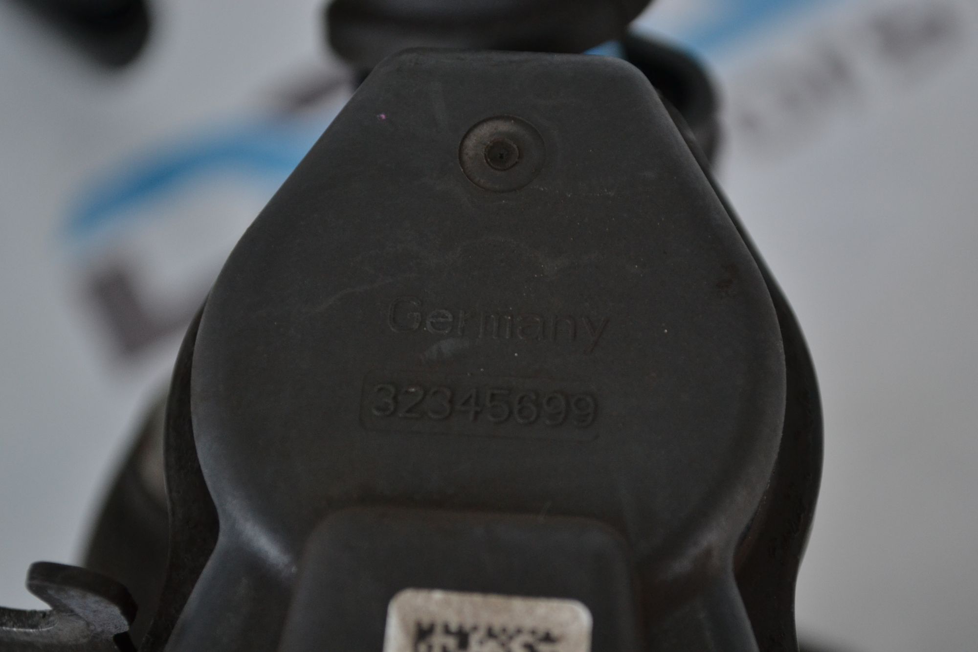 https://ycs.partsauto.market/partsauto-images/thmbs/userImages/b7628e092085f1f91467af1afb6e7630/part/d516dafe-5f66-4bda-baf5-3d9c939c539e_1787295306358.jpg