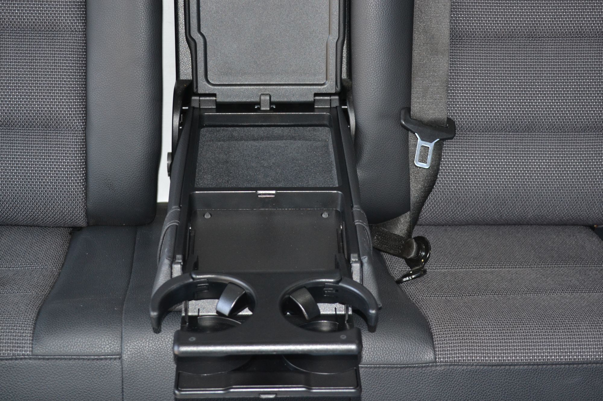 https://ycs.partsauto.market/partsauto-images/thmbs/userImages/b7628e092085f1f91467af1afb6e7630/part/d5cd9b01-70e2-460a-8753-616e5217a11b_1783946533129.jpg