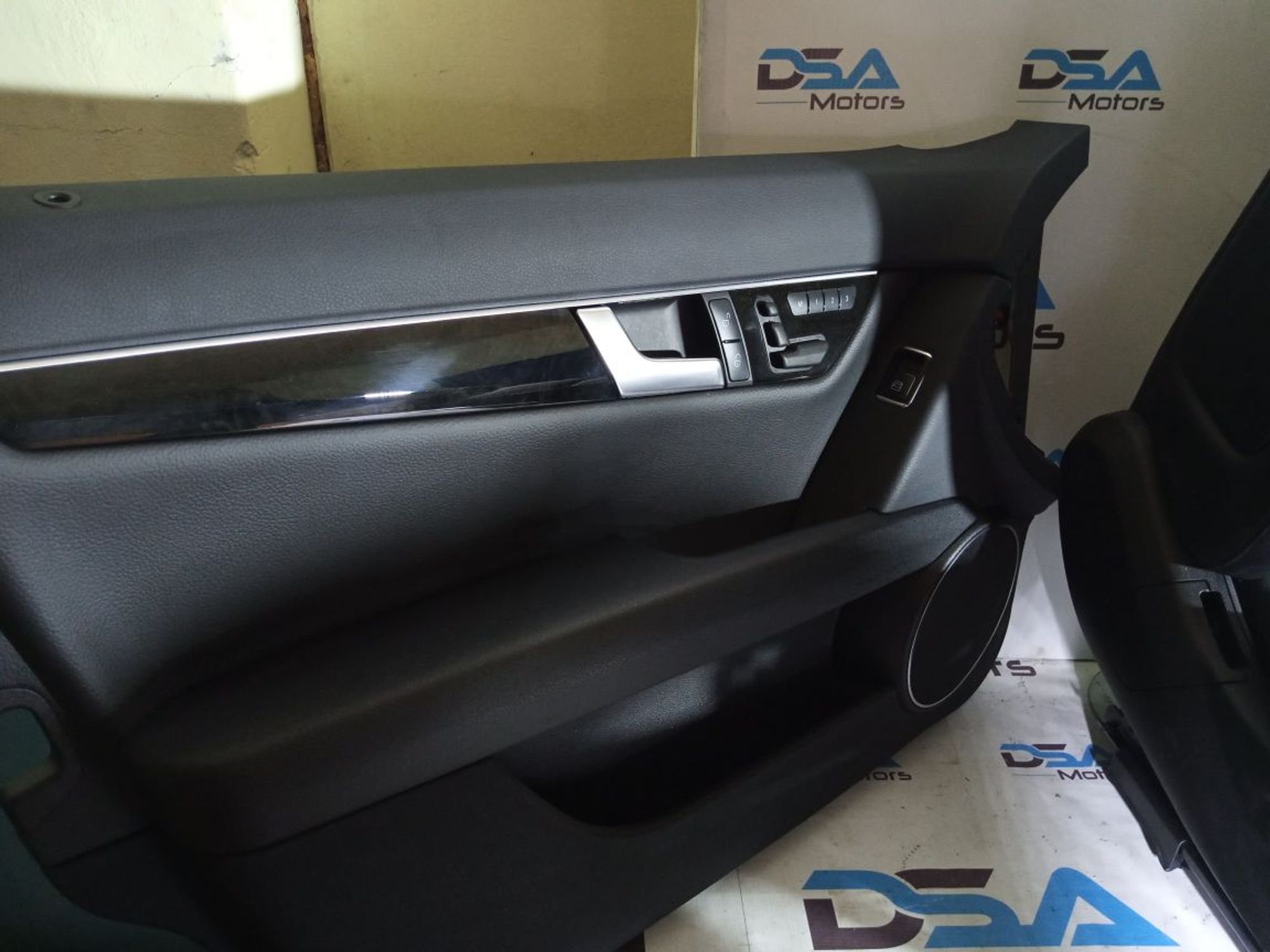 https://ycs.partsauto.market/partsauto-images/thmbs/userImages/b7628e092085f1f91467af1afb6e7630/part/d7bf6403-9722-43d5-bf6f-dbbd828b2b02_1736840682528.jpg