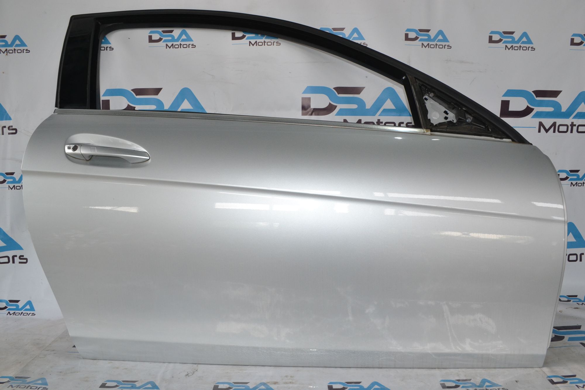 https://ycs.partsauto.market/partsauto-images/thmbs/userImages/b7628e092085f1f91467af1afb6e7630/part/d95a16e8-5823-49f2-9642-155b21f91f3c_1782895949408.jpg