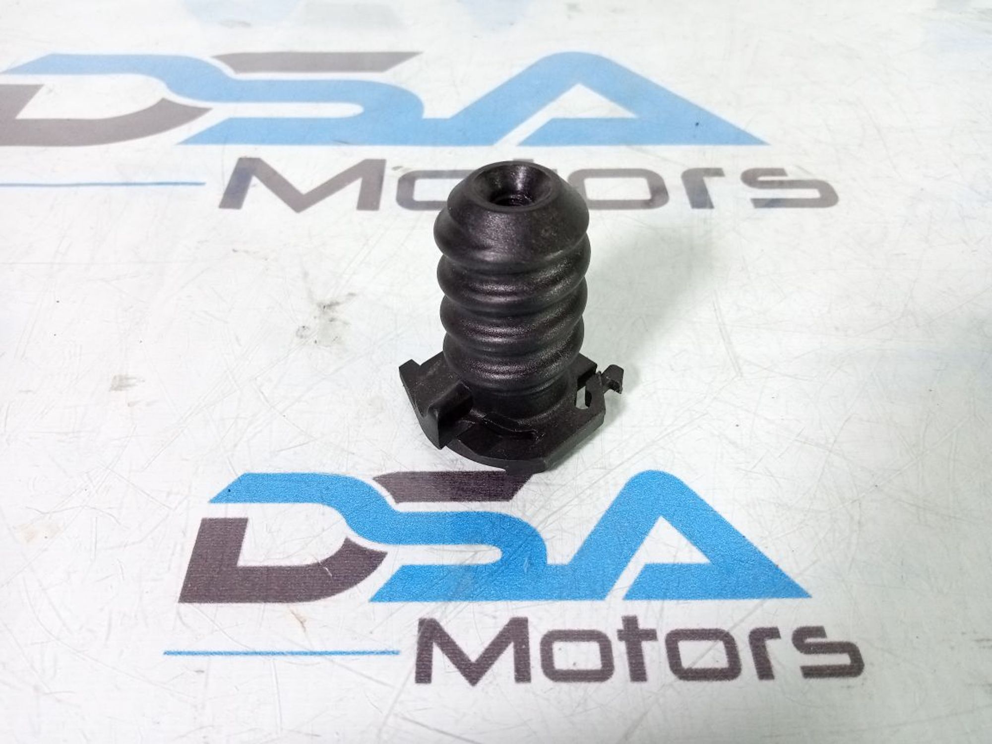 https://ycs.partsauto.market/partsauto-images/thmbs/userImages/b7628e092085f1f91467af1afb6e7630/part/d9fe58be-7261-450a-ab9c-dcbb5a5d5ddc_1735987561876.jpg
