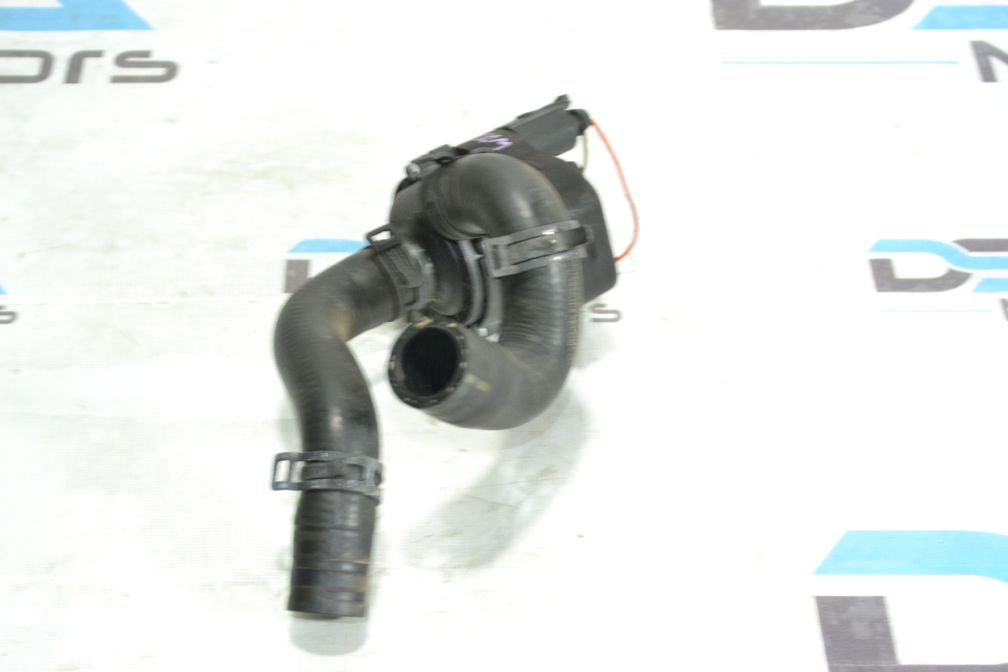 https://ycs.partsauto.market/partsauto-images/thmbs/userImages/b7628e092085f1f91467af1afb6e7630/part/de17a139-87e7-44cf-8a67-9971897c95b7_1780998806579.jpg
