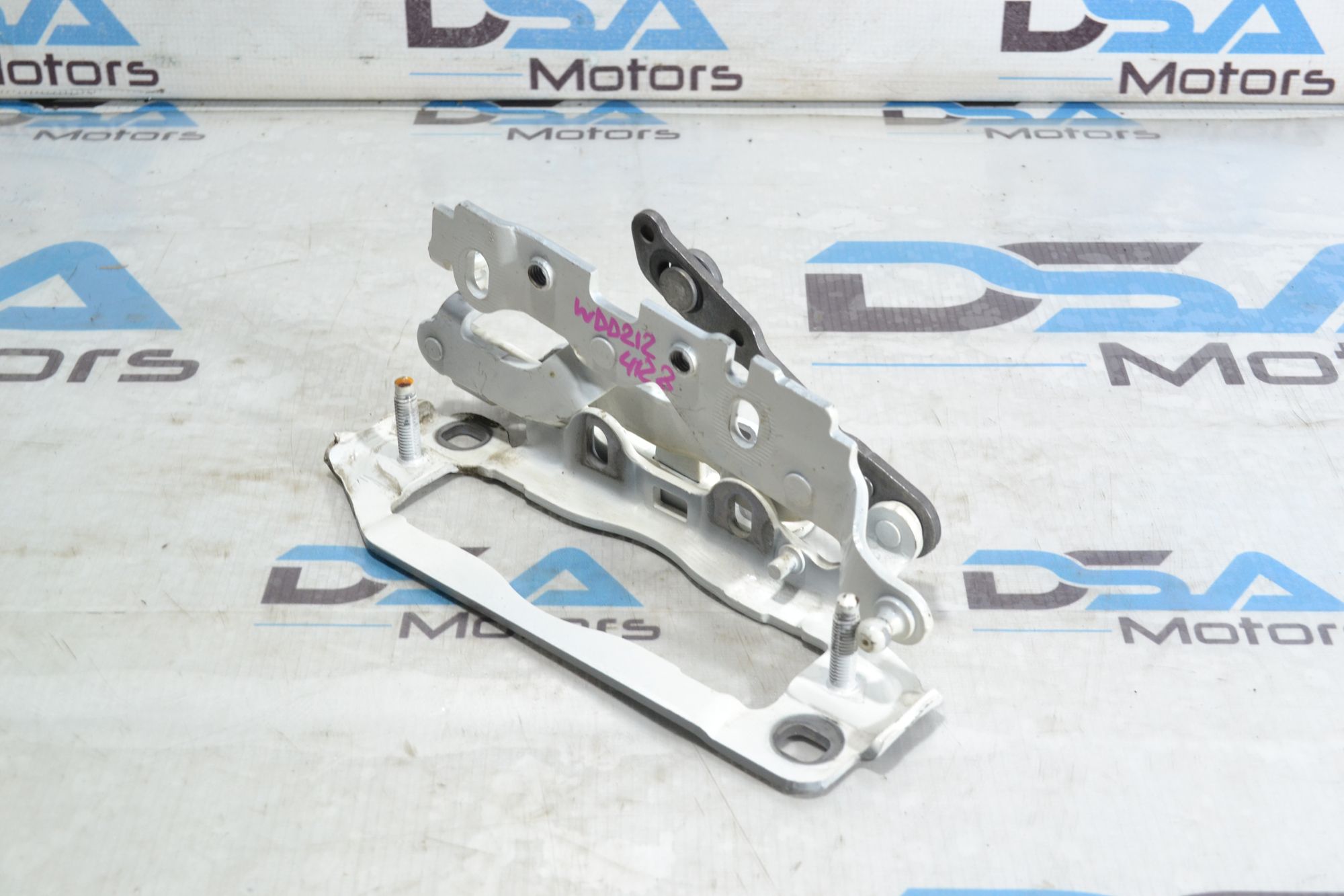 Петля капота правая оригинал Mercedes W204/W212 из Японии, 1400 рублей, Кореновск