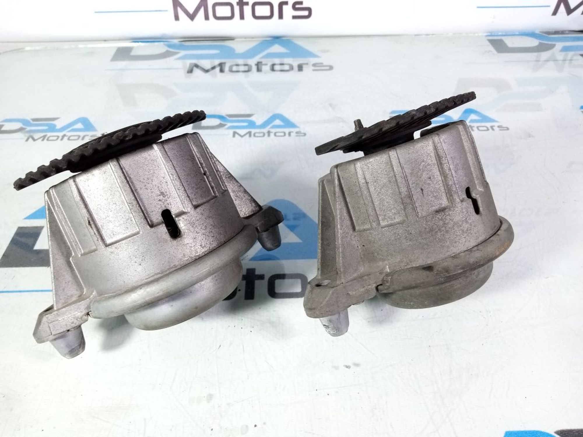 https://ycs.partsauto.market/partsauto-images/thmbs/userImages/b7628e092085f1f91467af1afb6e7630/part/dfa47fb2-5be8-40b5-b15a-0d1ebd0cb54d_1740822753632.jpg
