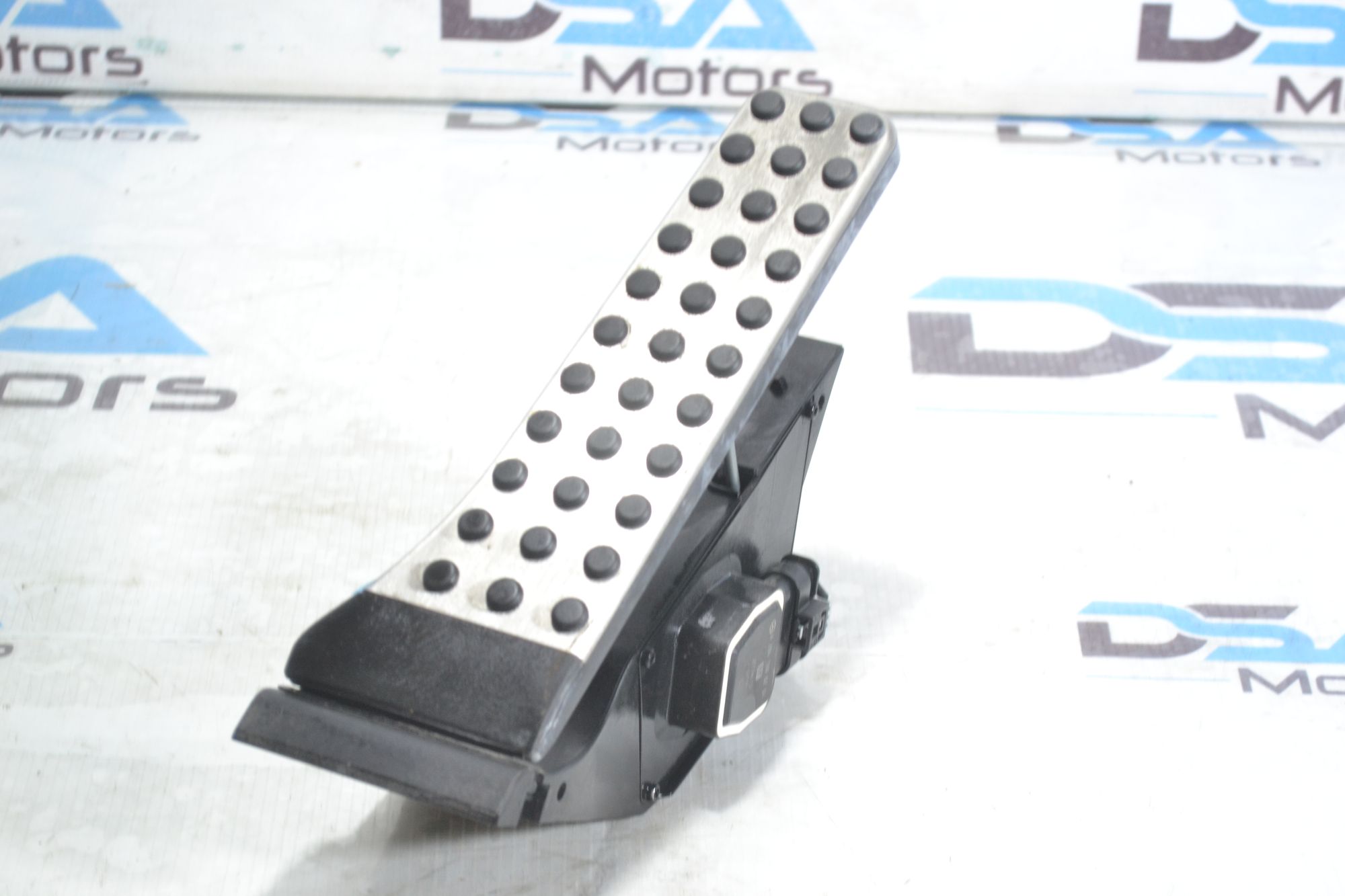 https://ycs.partsauto.market/partsauto-images/thmbs/userImages/b7628e092085f1f91467af1afb6e7630/part/e054a4f8-74be-4aad-acc5-7f4004a8a914_1780990816865.jpg