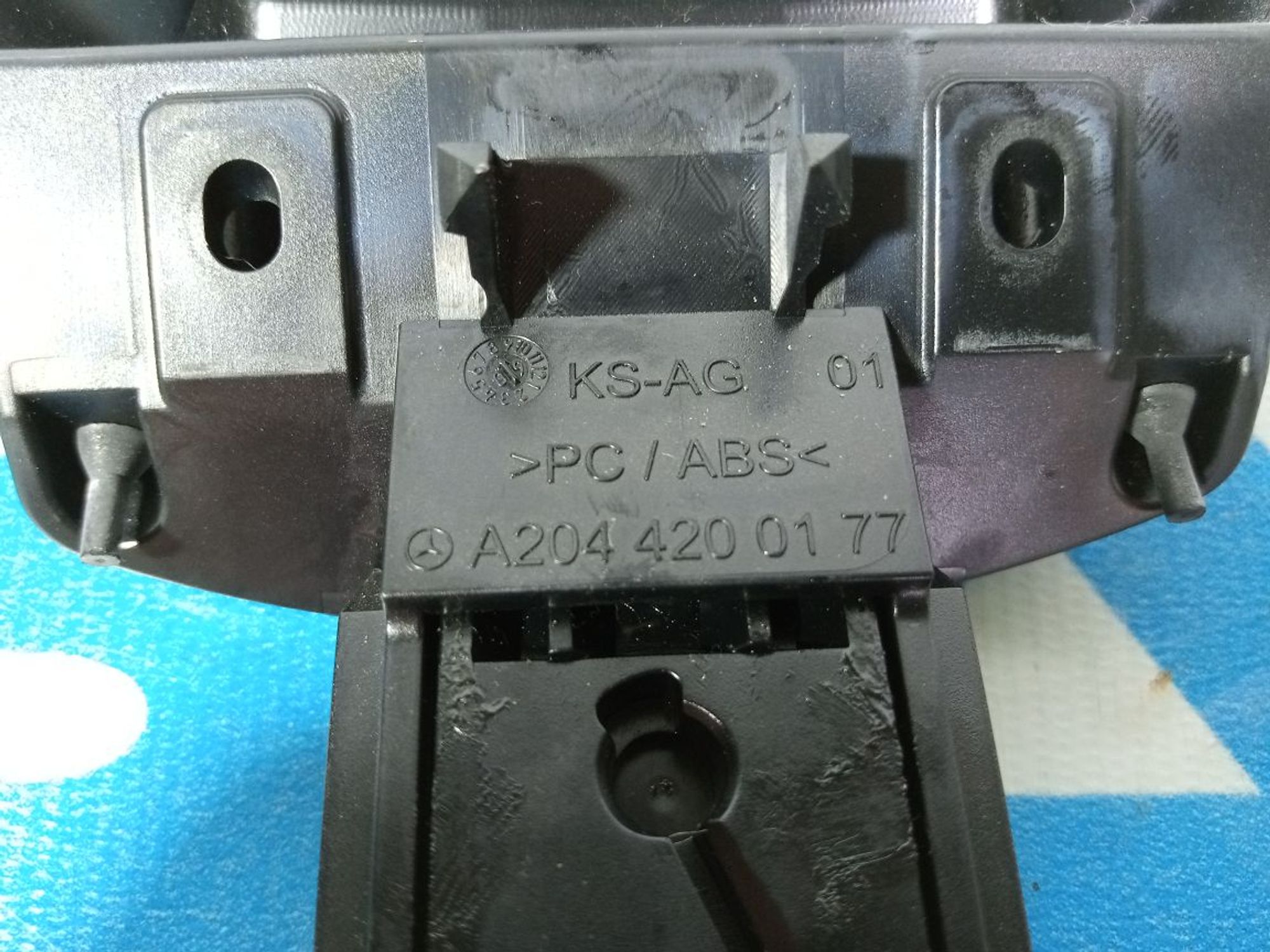 https://ycs.partsauto.market/partsauto-images/thmbs/userImages/b7628e092085f1f91467af1afb6e7630/part/e24bd603-6c3f-4594-bccb-130e3a8a64e0_1742906927086.jpg