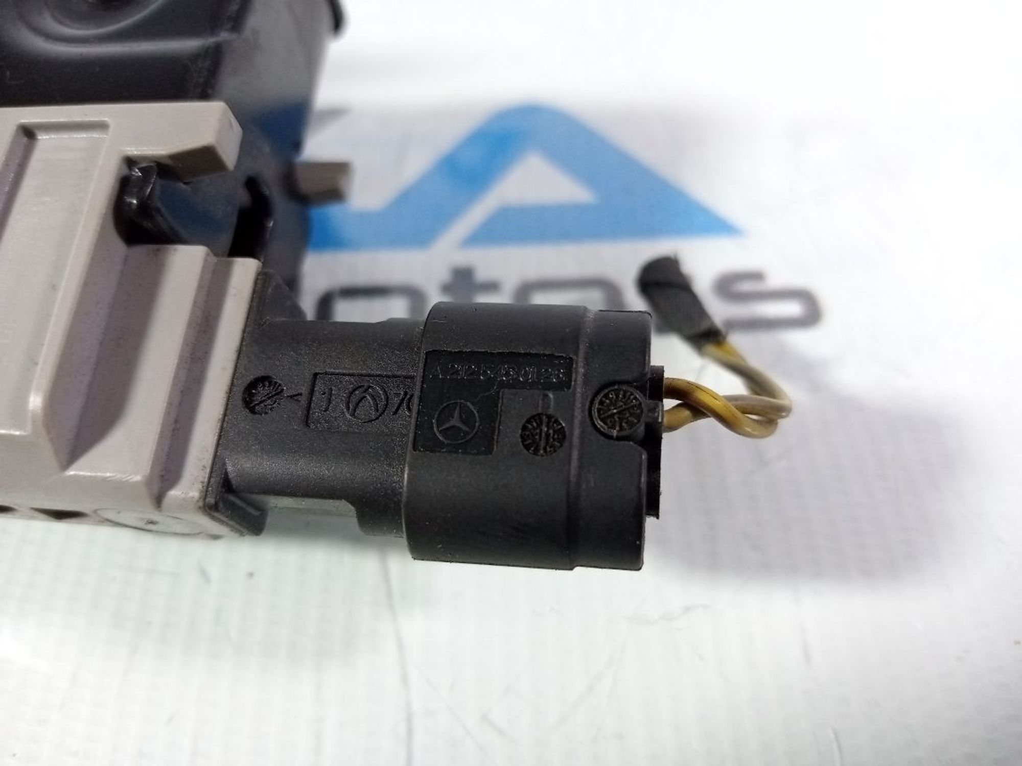 https://ycs.partsauto.market/partsauto-images/thmbs/userImages/b7628e092085f1f91467af1afb6e7630/part/e2532b18-b316-4fd8-9b78-403daaf864b9_1740143687349.jpg