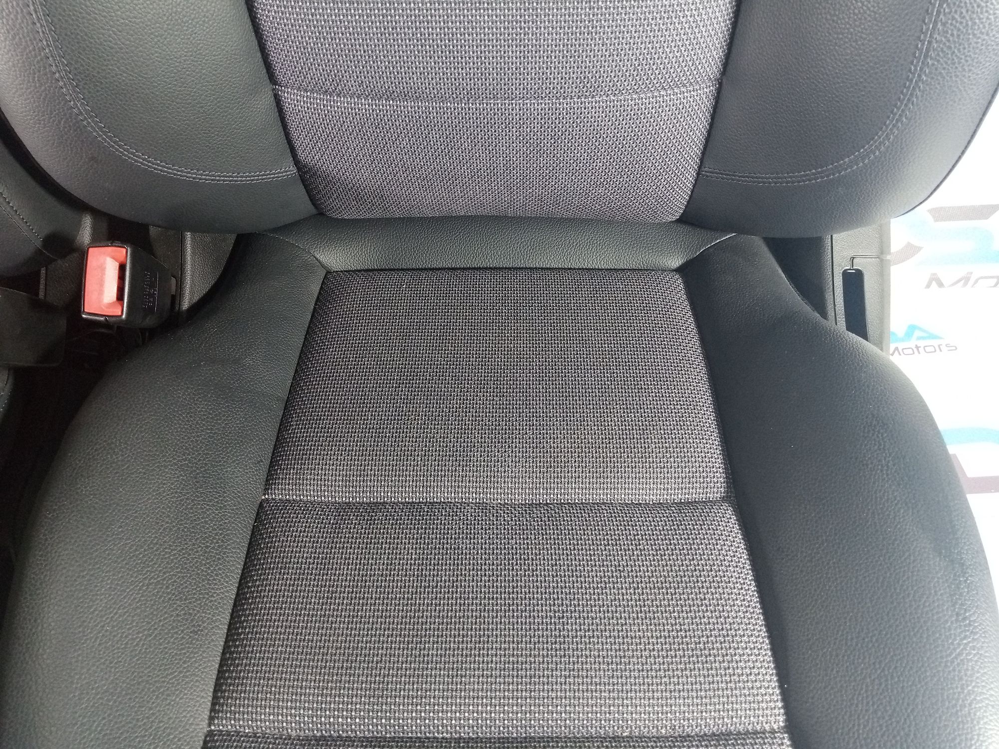 https://ycs.partsauto.market/partsauto-images/thmbs/userImages/b7628e092085f1f91467af1afb6e7630/part/e2e7d60b-028b-4d3d-9d05-1725f8c84475_1719830184932.jpg