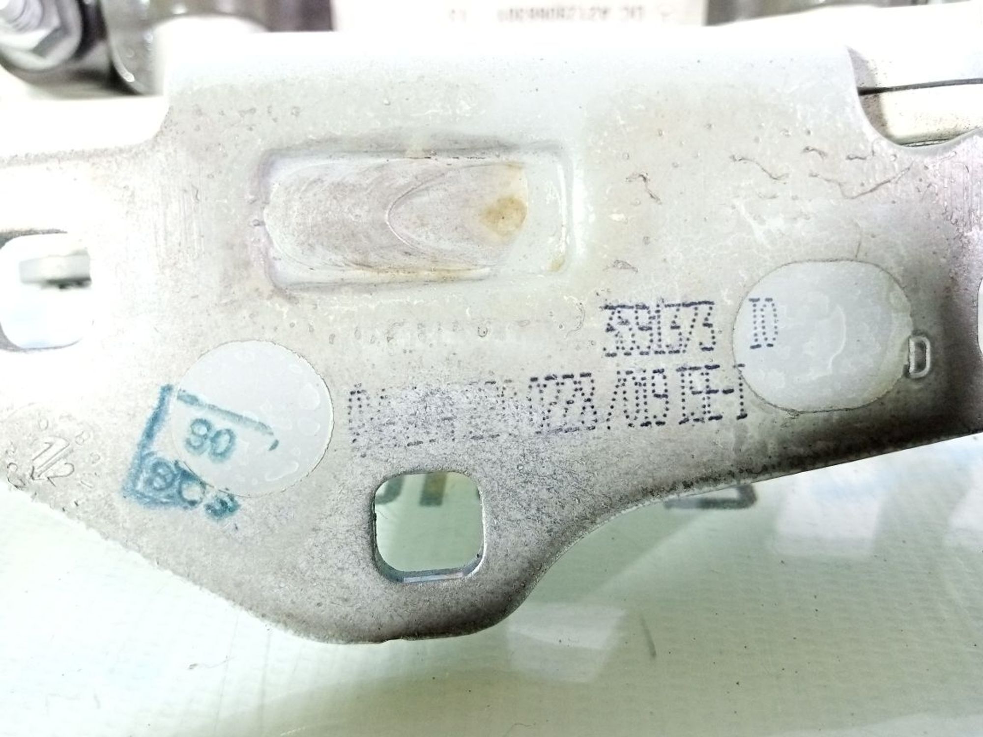 https://ycs.partsauto.market/partsauto-images/thmbs/userImages/b7628e092085f1f91467af1afb6e7630/part/e31a9fa4-bb0c-4592-82ef-c9ce406bf484_1740487953358.jpg