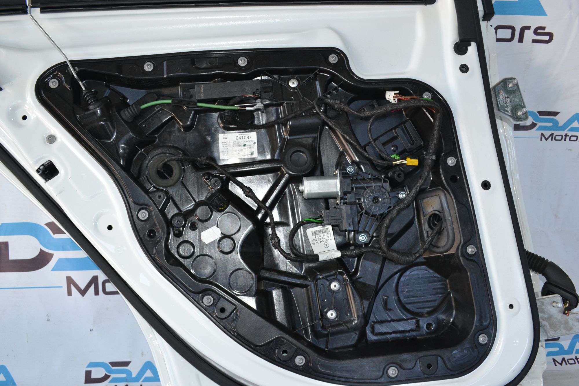 https://ycs.partsauto.market/partsauto-images/thmbs/userImages/b7628e092085f1f91467af1afb6e7630/part/e354f801-0b72-4ce2-9ced-39d1862feb3d_1782909716639.jpg