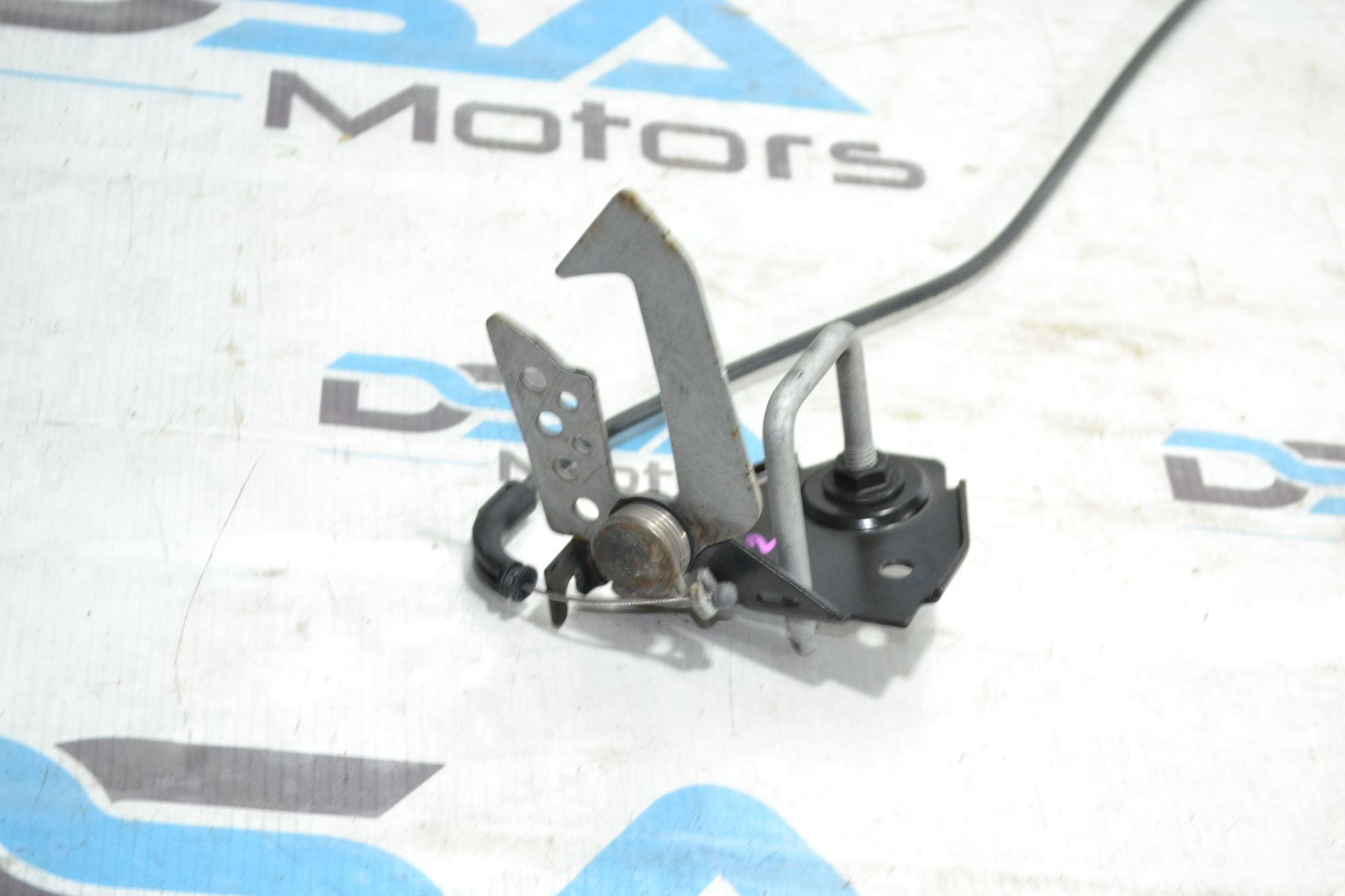 Крюк замка капота правый оригинал BMW 5 F10/F12/F01 из Японии, 1400 рублей, Кореновск