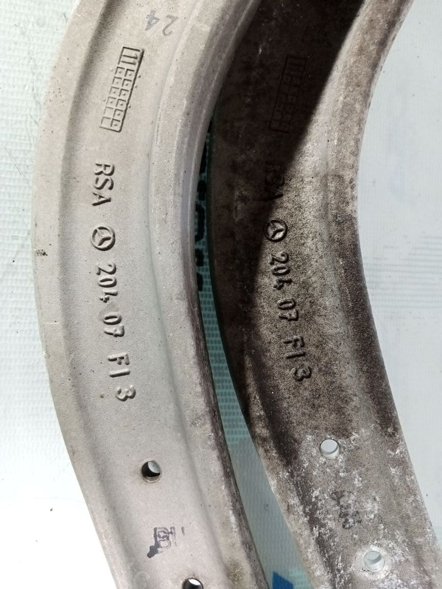 https://ycs.partsauto.market/partsauto-images/thmbs/userImages/b7628e092085f1f91467af1afb6e7630/part/e81a994d-3daa-4cf4-b014-e4360da6eeef_1740904930987.jpg