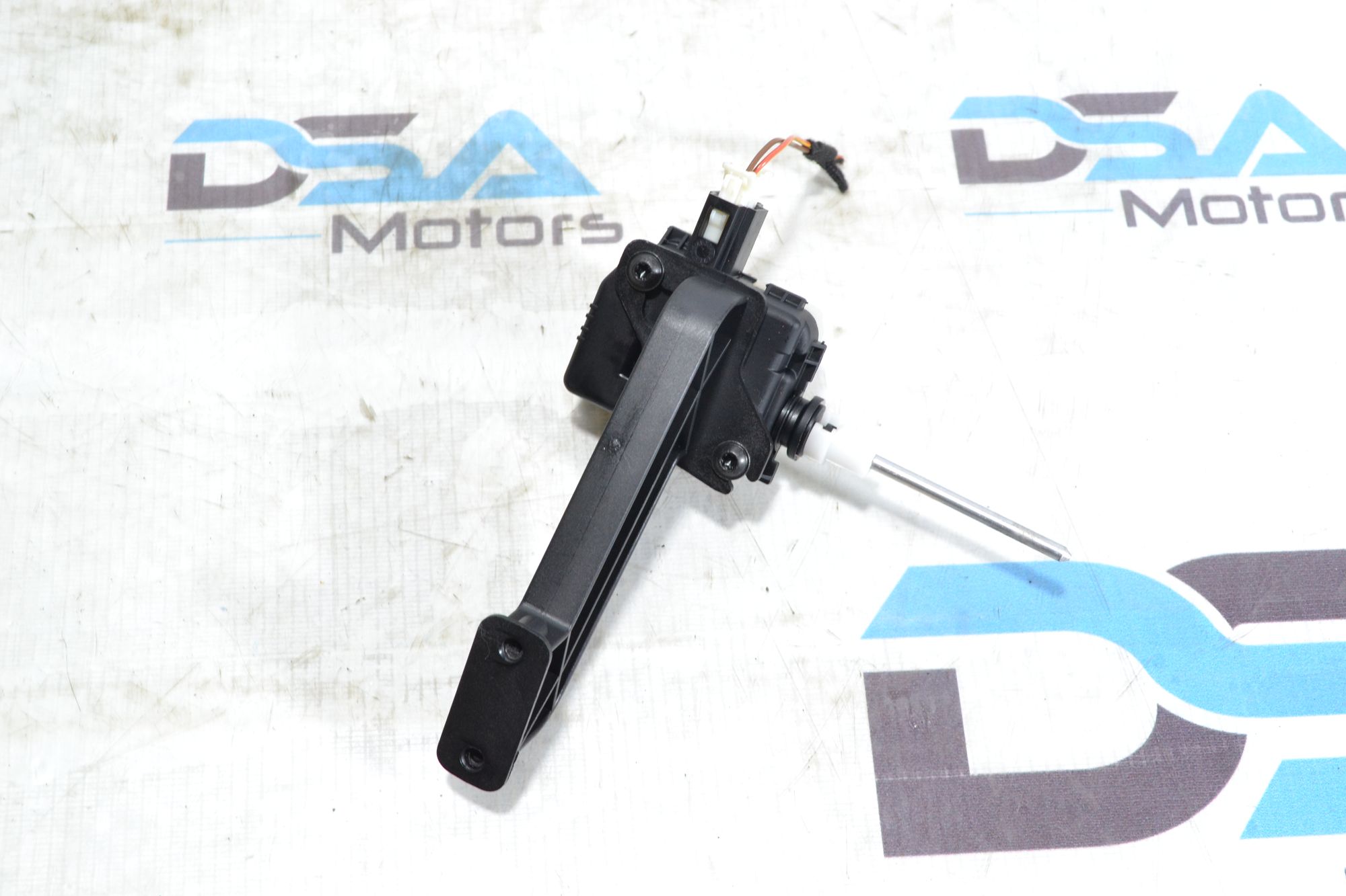 https://ycs.partsauto.market/partsauto-images/thmbs/userImages/b7628e092085f1f91467af1afb6e7630/part/e9429d8a-f620-43db-8607-2237f3c44361_1781591589195.jpg