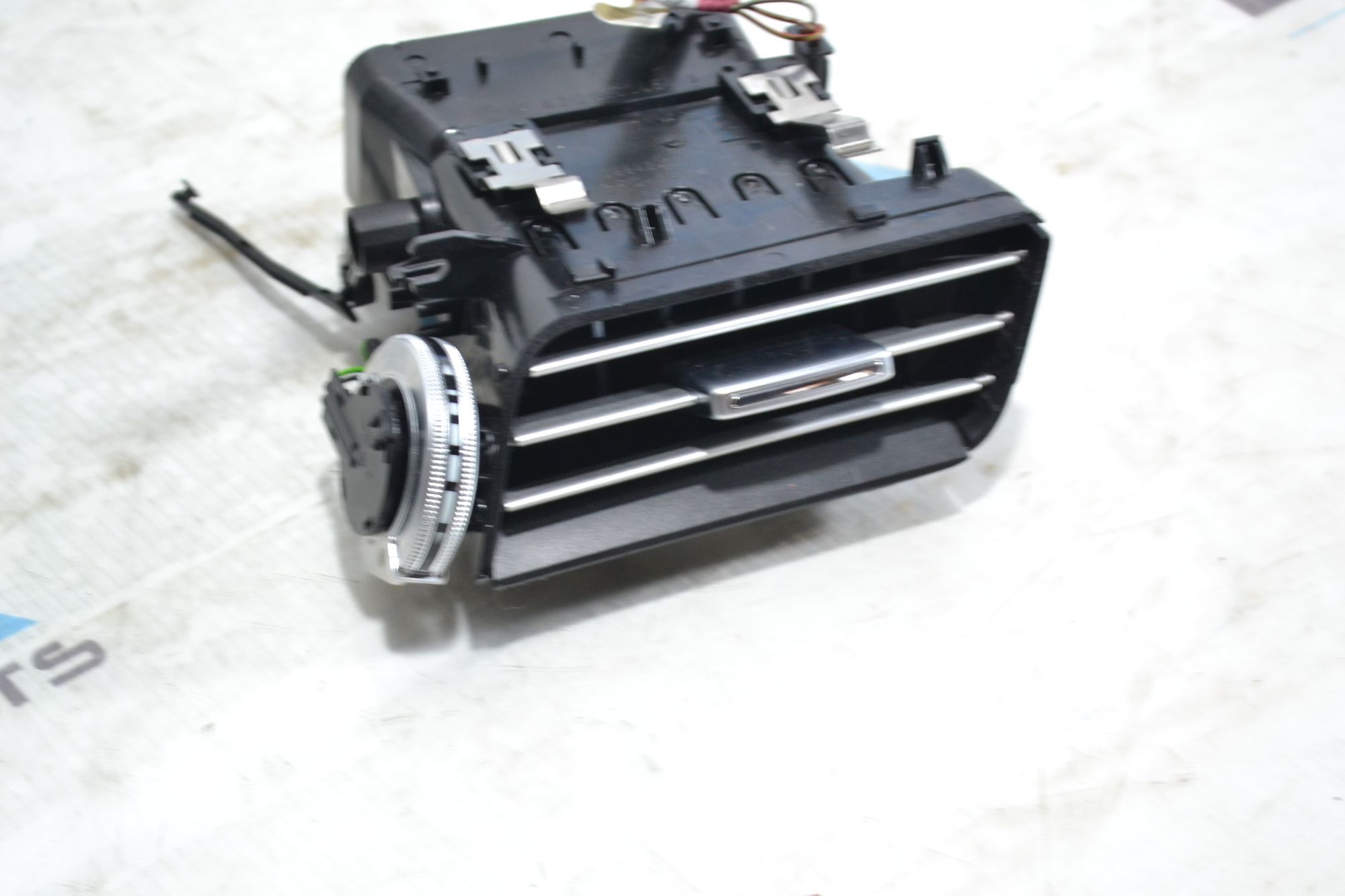 https://ycs.partsauto.market/partsauto-images/thmbs/userImages/b7628e092085f1f91467af1afb6e7630/part/e95aac19-808f-4d7d-8f4b-408d079307a5_1780575476159.jpg