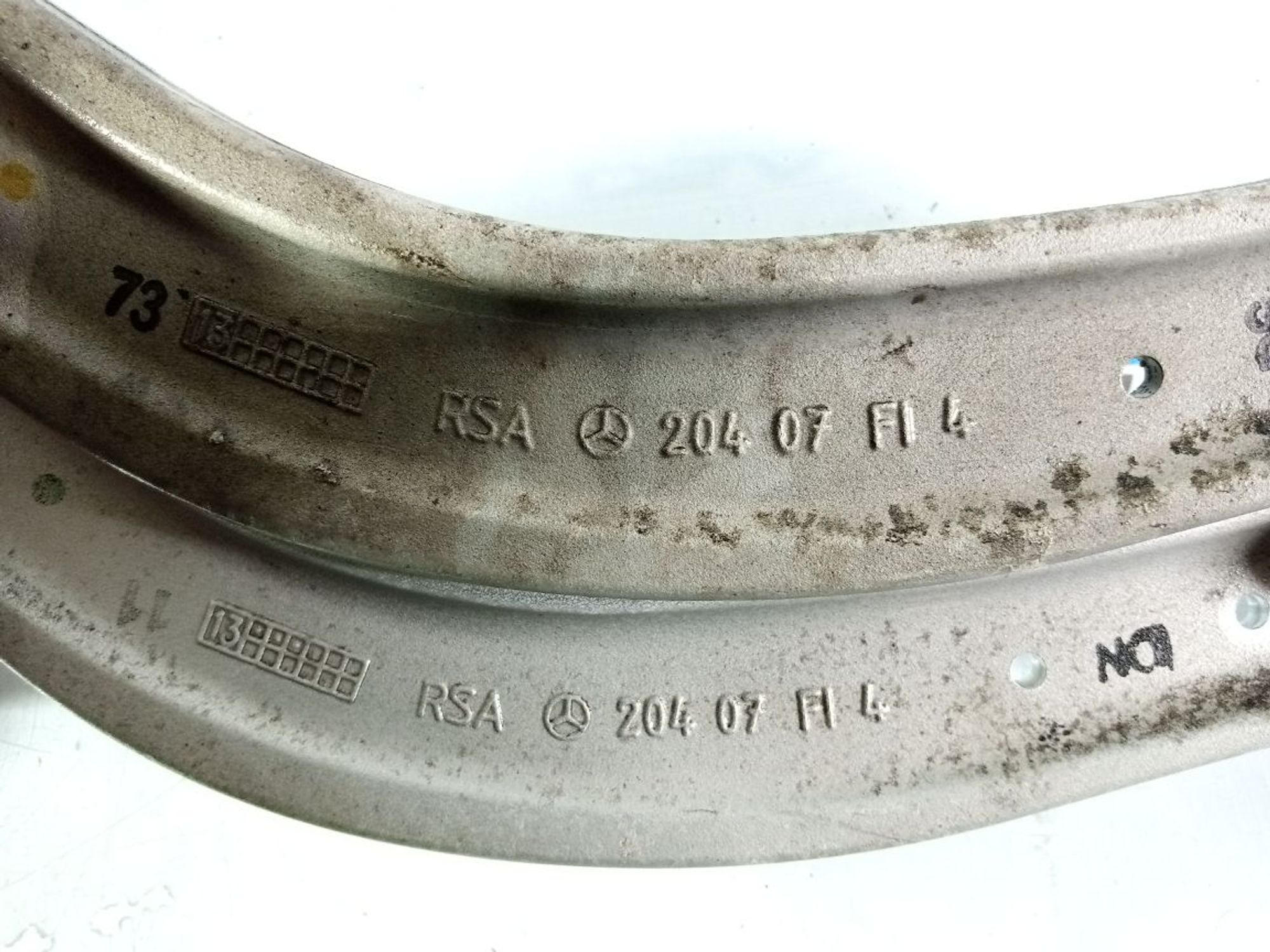 https://ycs.partsauto.market/partsauto-images/thmbs/userImages/b7628e092085f1f91467af1afb6e7630/part/e975a5fd-7019-4e46-ae2b-7e94371b4132_1736934726785.jpg