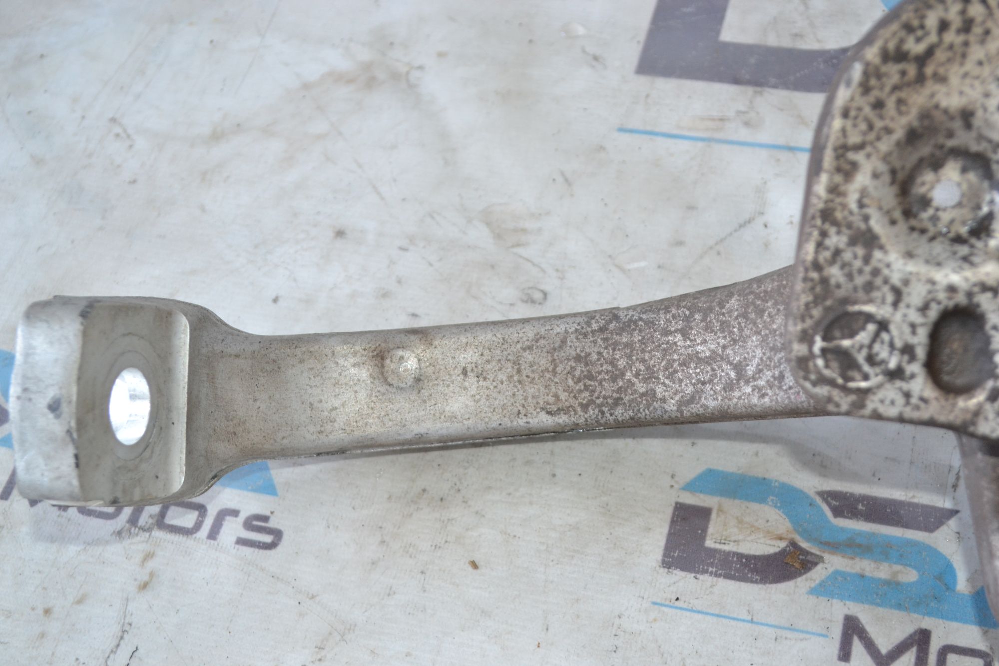 https://ycs.partsauto.market/partsauto-images/thmbs/userImages/b7628e092085f1f91467af1afb6e7630/part/ea6e67ea-86eb-4e28-97ec-14952e356b10_1785408530993.jpg